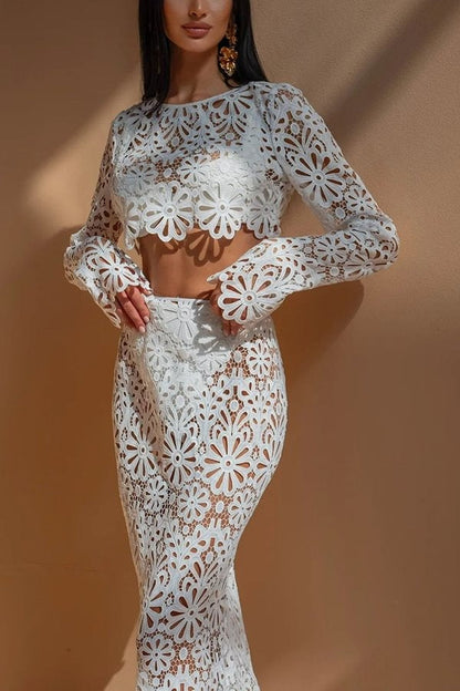 Top corto de vacaciones de manga larga con estampado floral y encaje de crochet de Balmy Summers