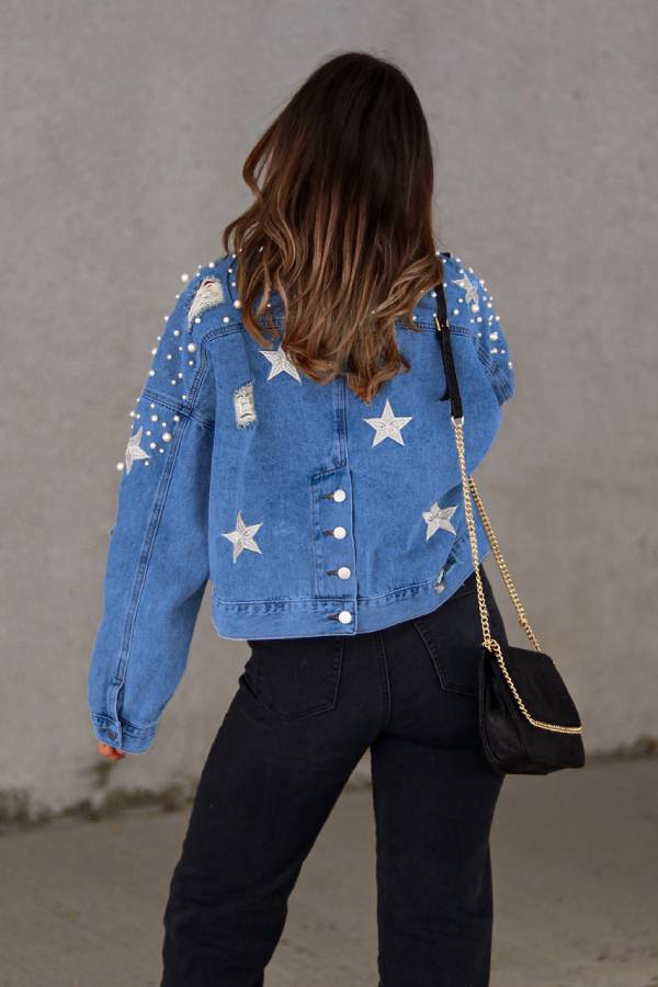 Chaqueta vaquera con detalle de cuentas