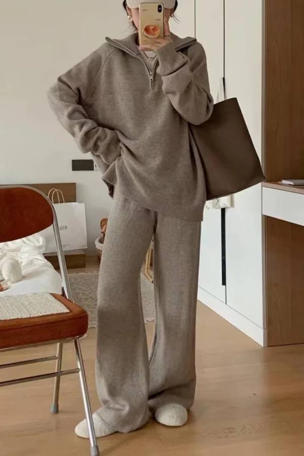 Traje informal de dos piezas con suéter de solapa y pantalones anchos
