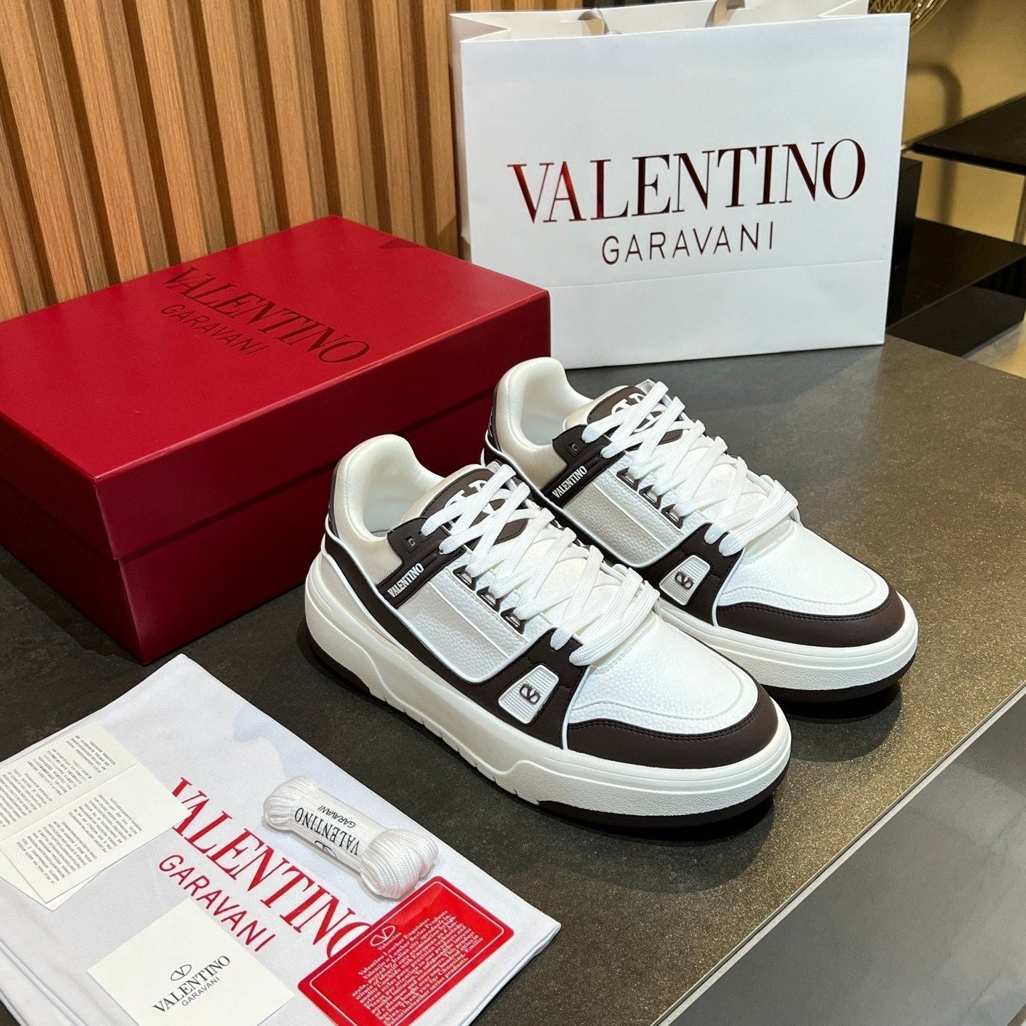 VT 25S Couple Sneakers White Chocolate Calfskin 563115