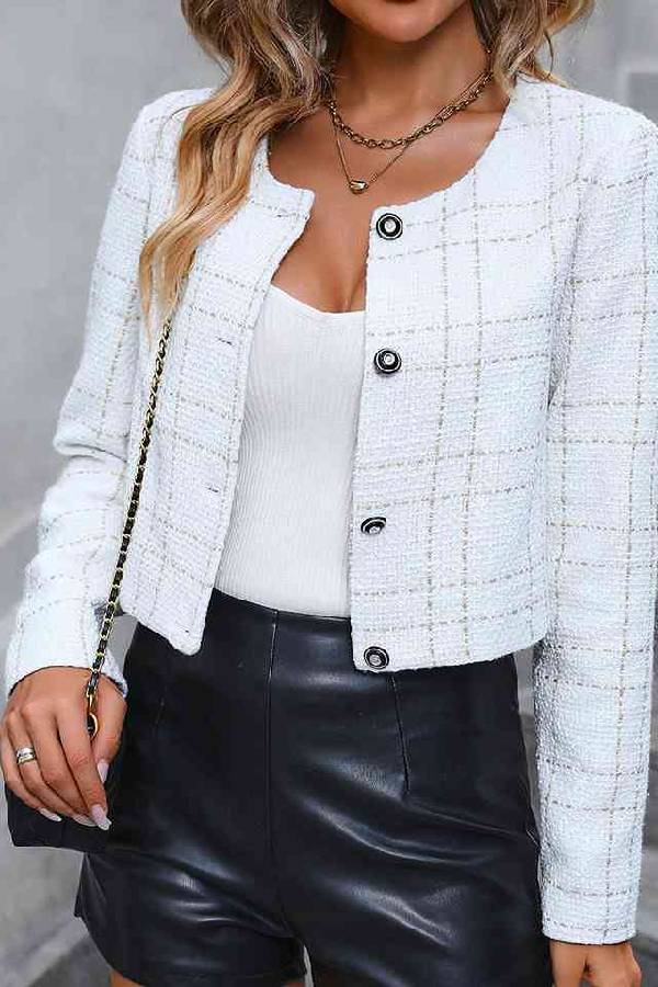 Abrigo corto de tweed con cuello redondo y hebilla metálica de Zayla
