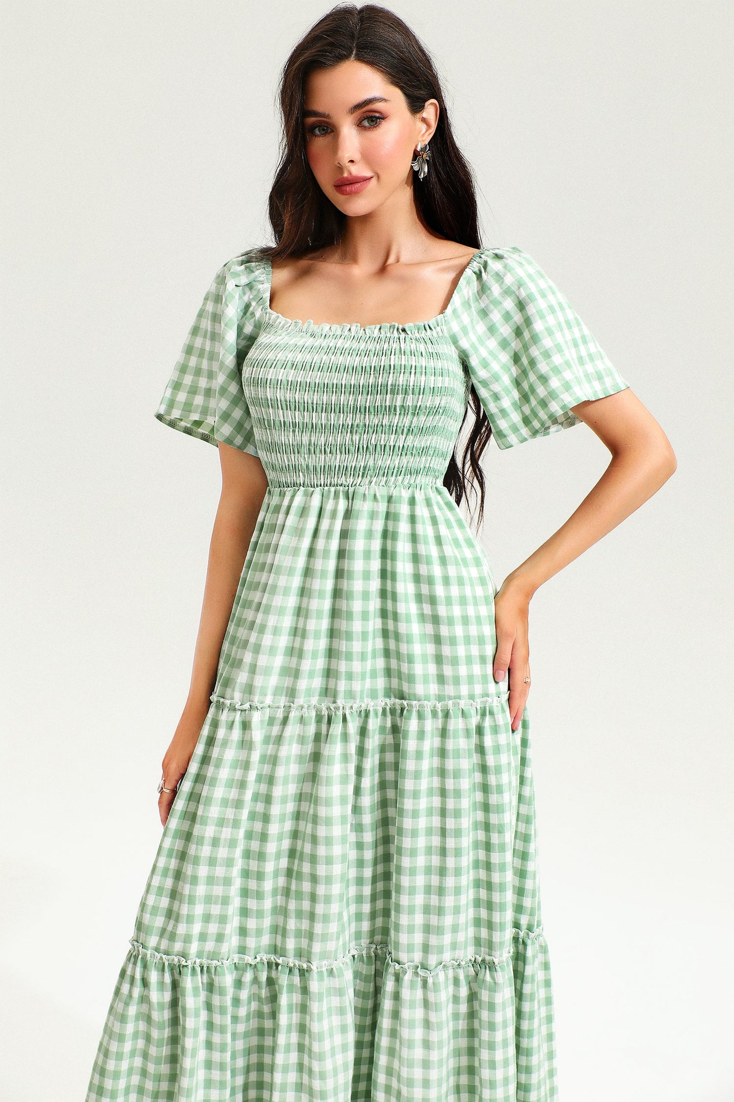 Vestido midi de rejilla con cuello cuadrado y mangas abullonadas en verde 
