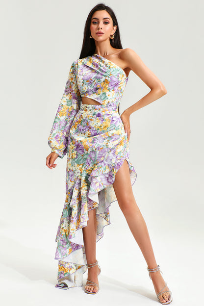Vestido largo morado con hombros alzados, mangas largas y volantes irregulares 