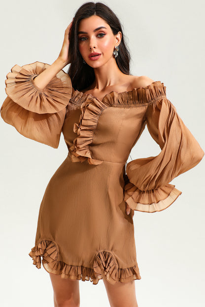 Vestido de vacaciones con volantes y hombros descubiertos 