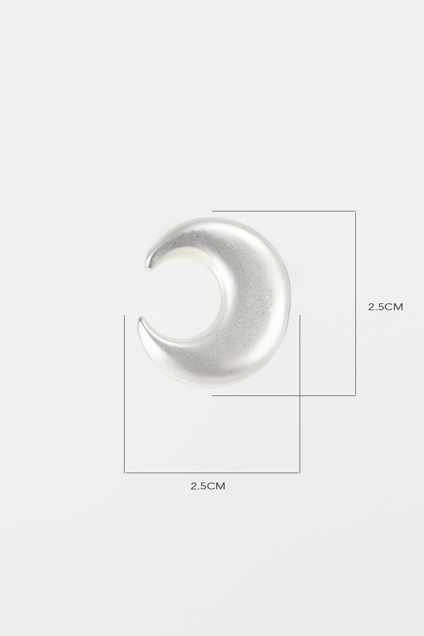 Pendientes de metal en forma de media luna 