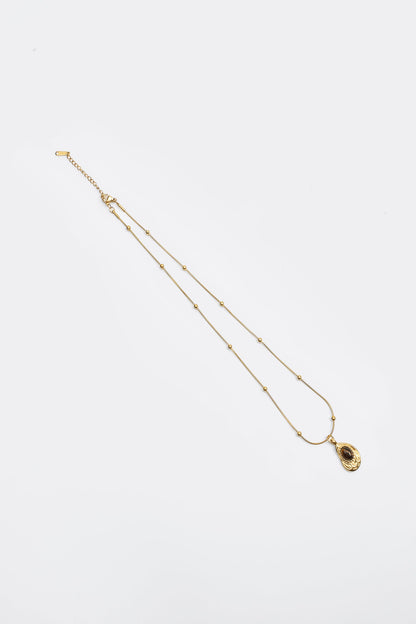 Collar con decoración de ópalo y dije de gota de agua 