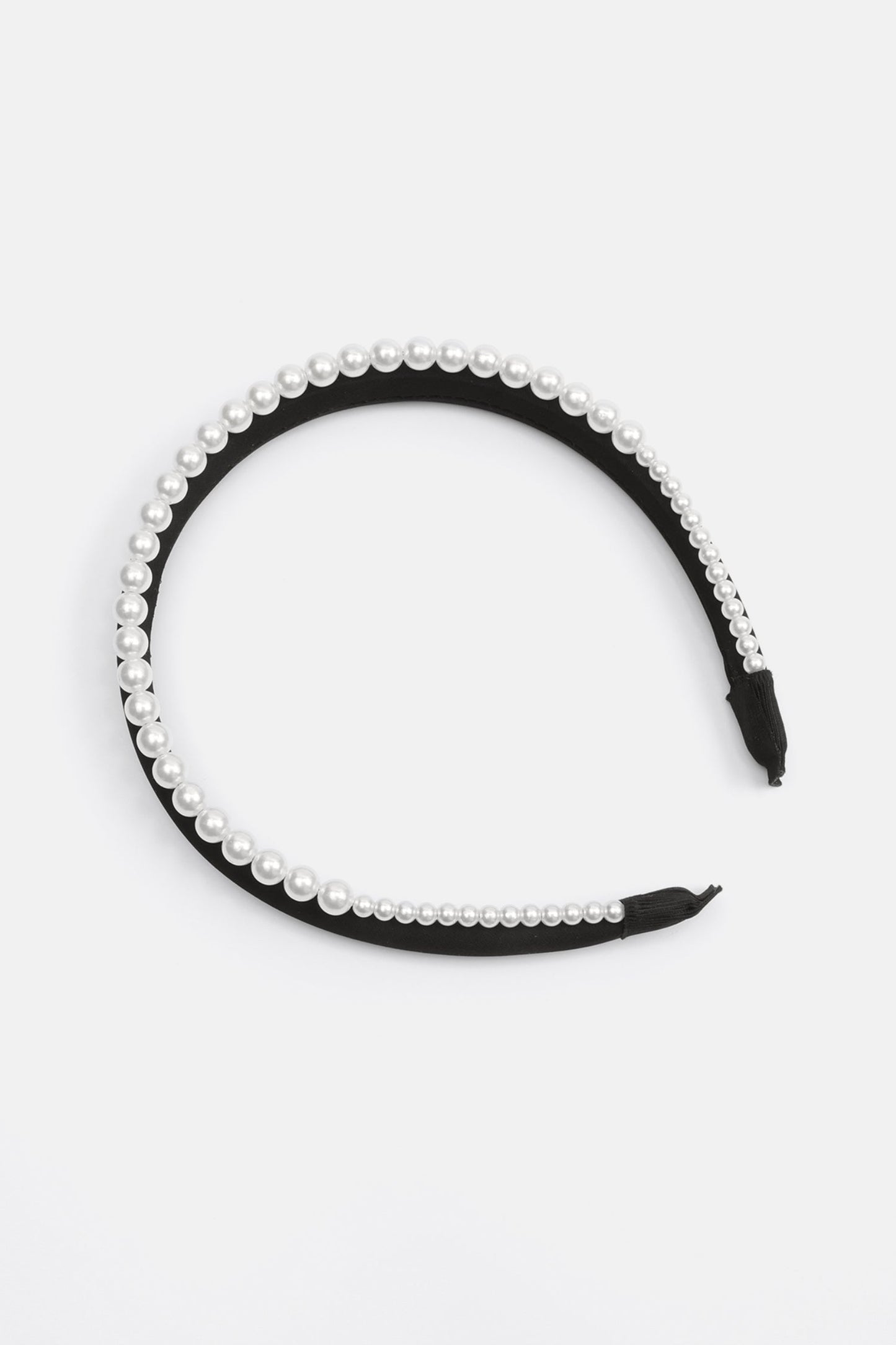Diadema lisa de terciopelo con perlas sintéticas 