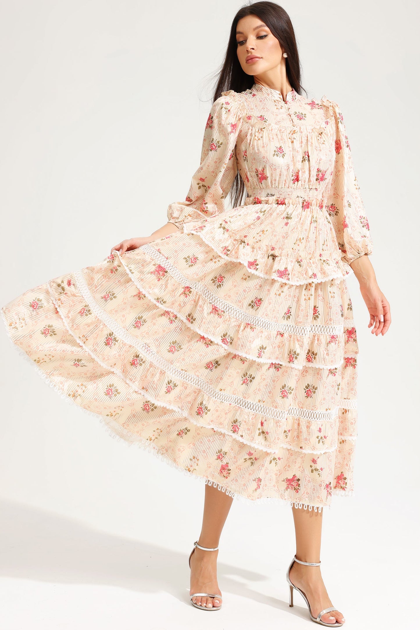 Vestido midi amarillo con hebilla y mangas farol con estampado floral 