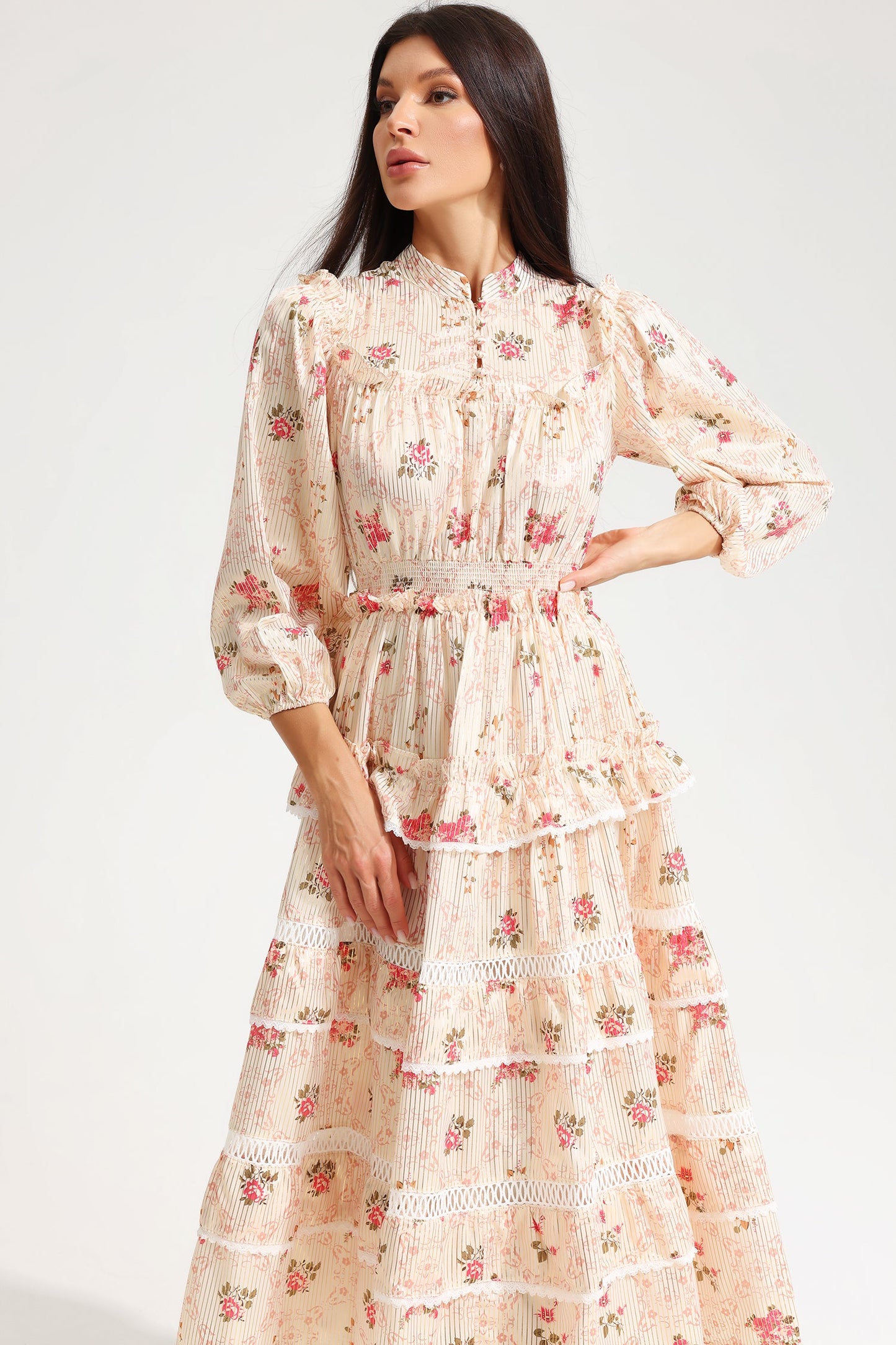 Vestido midi amarillo con hebilla y mangas farol con estampado floral 
