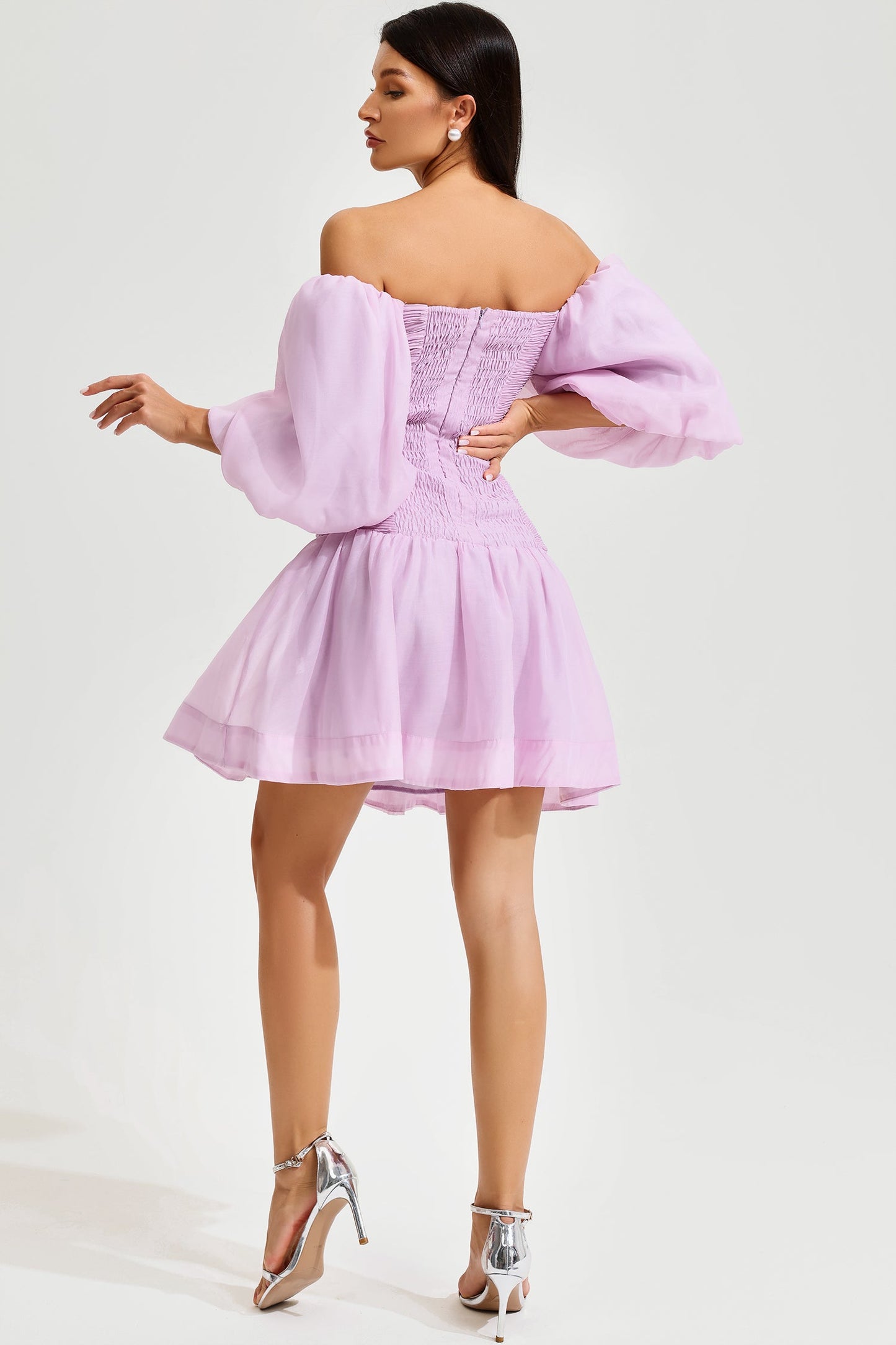 Vestido mini con bustier, espalda descubierta y fruncido con mangas abullonadas 