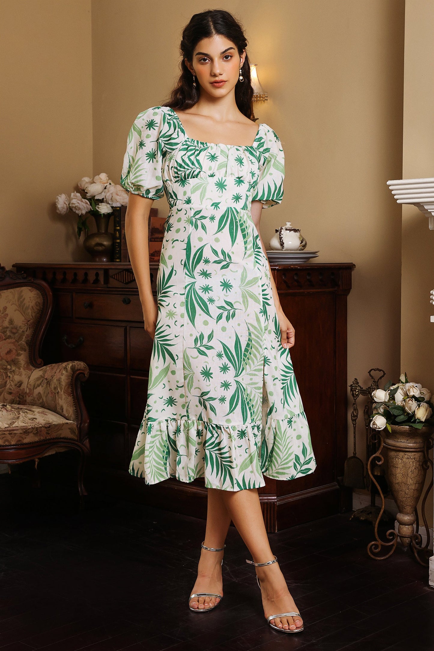 Vestido midi con cuello cuadrado, mangas abullonadas y estampado botánico 