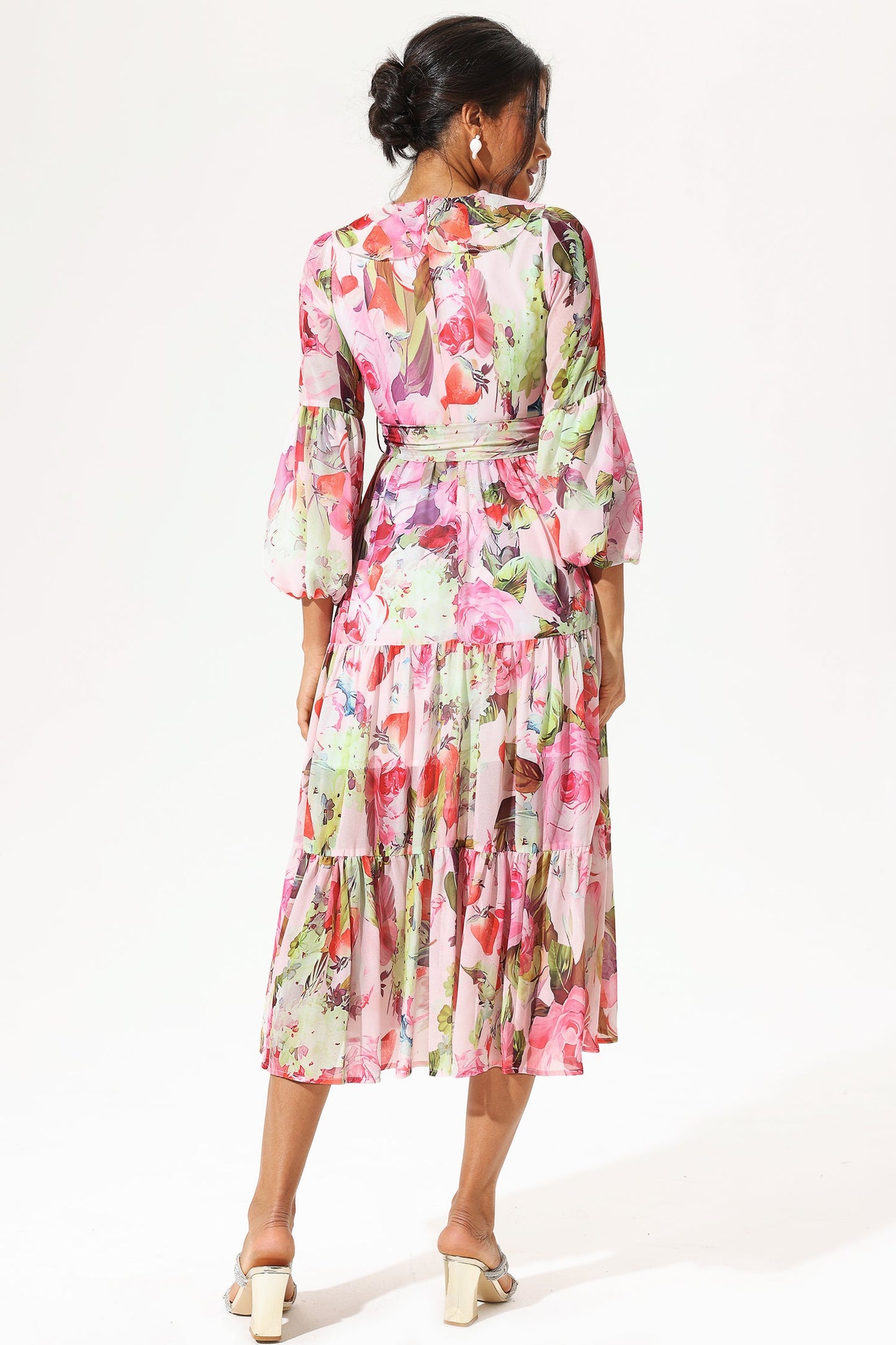 Vestido maxi floral de manga larga con cuello en V y volantes 