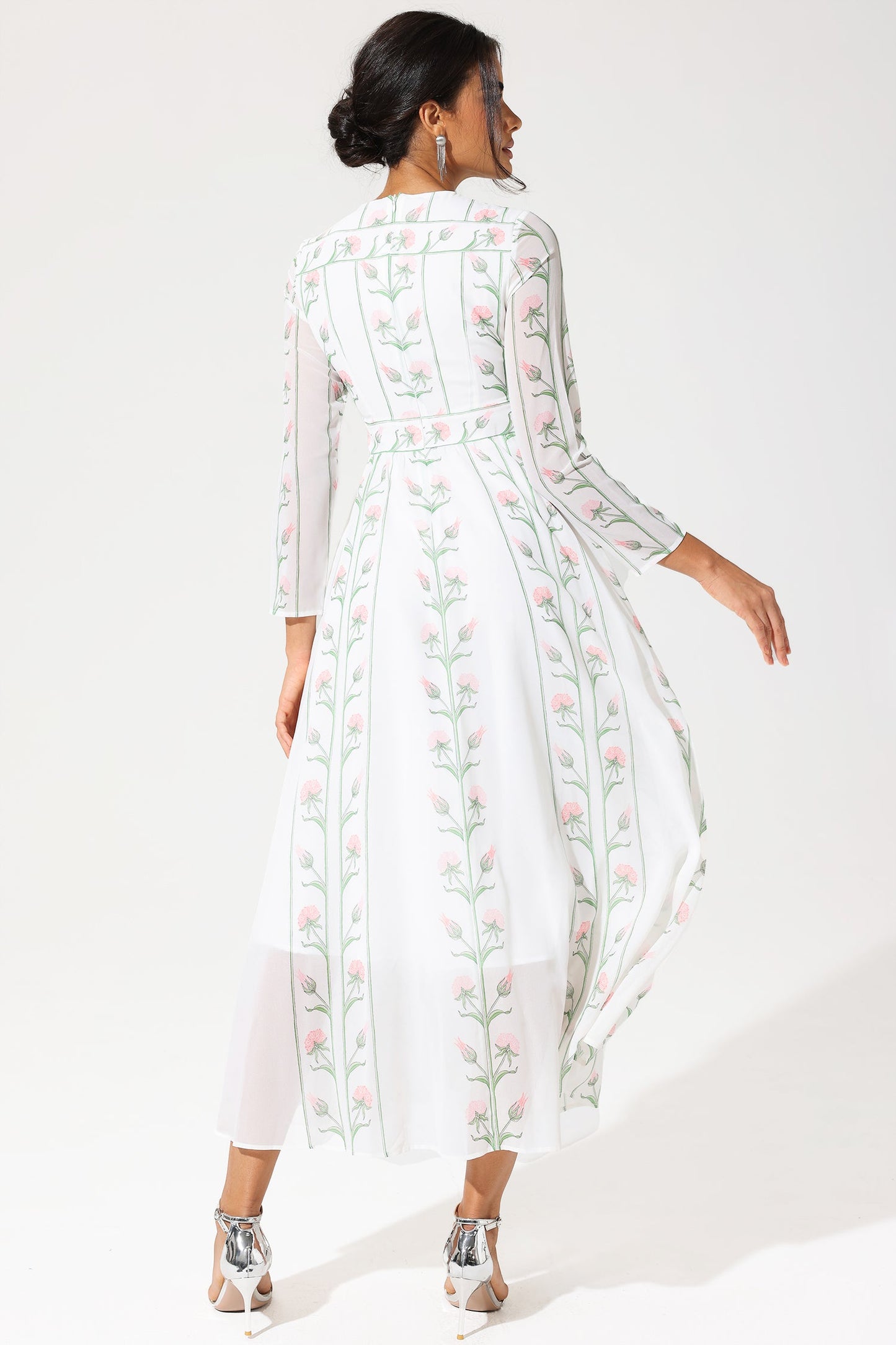 Vestido midi de georgette con cuello redondo y manga larga con estampado floral 
