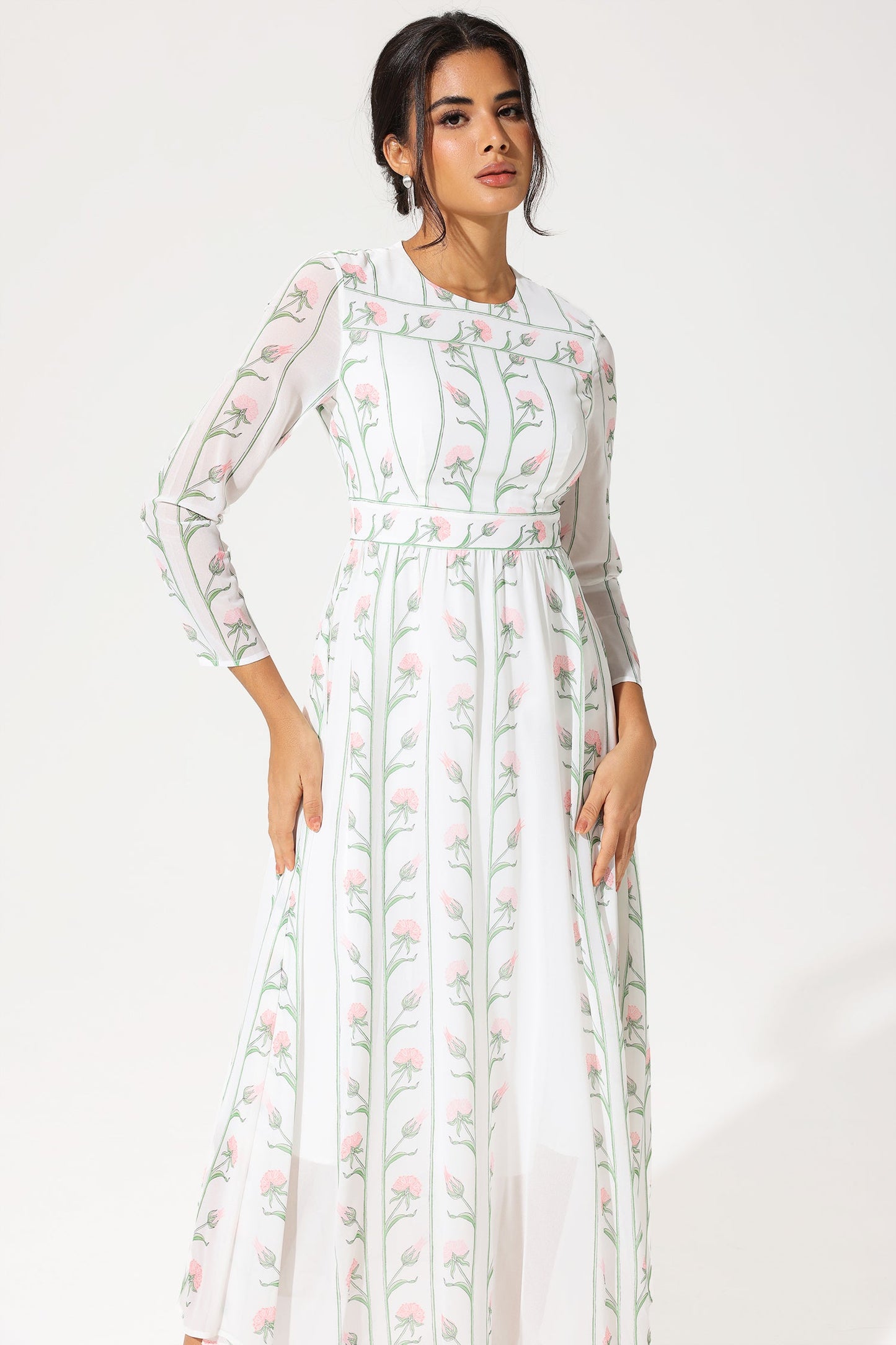 Vestido midi de georgette con cuello redondo y manga larga con estampado floral 