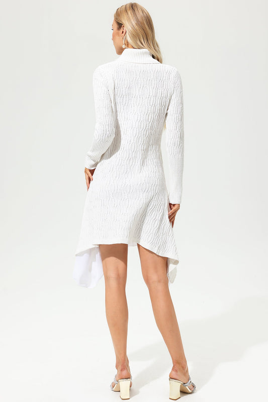 Vestido corto de punto blanco de manga larga con cuello alto y volantes 