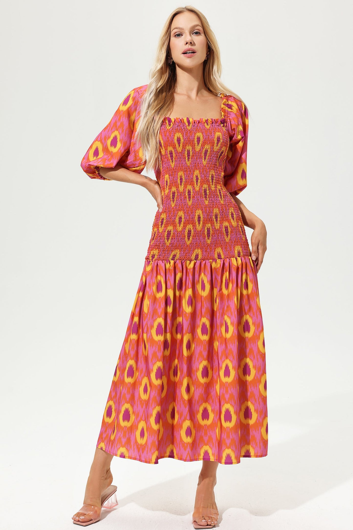 Vestido midi elástico fruncido con hombros descubiertos y mangas farol 