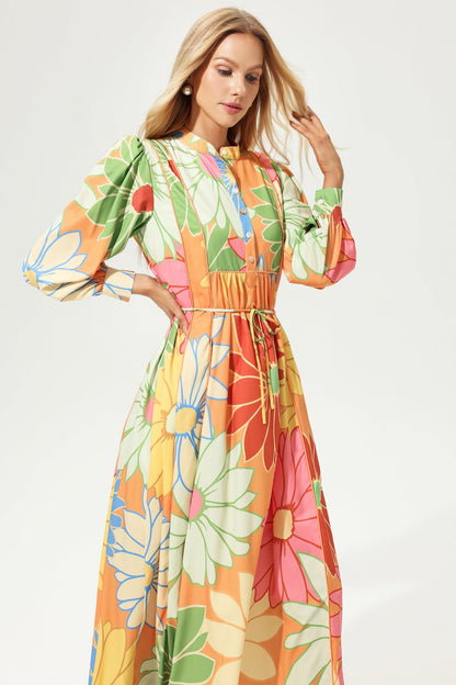Vestido midi con cuello alto, mangas largas y encaje floral 