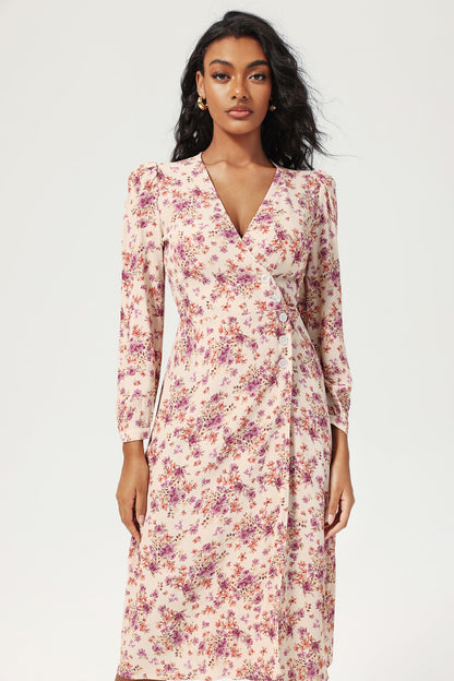 Vestido midi morado con abertura, cuello en V y mangas largas con estampado floral y encaje 