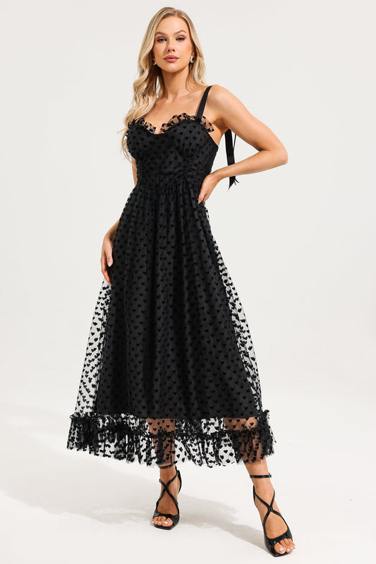 Vestido escalonado con volantes de malla y estampado de corazones 