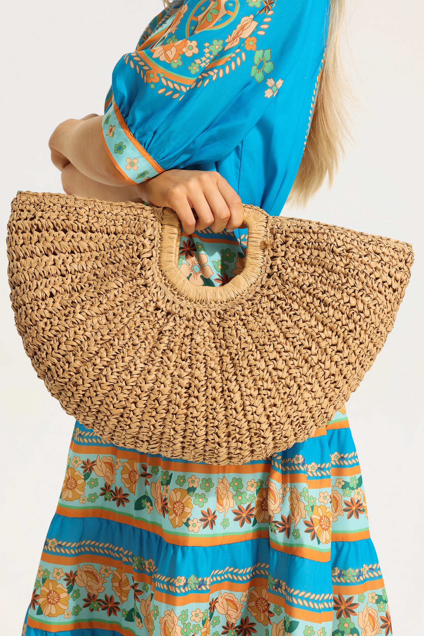 Bolso grande de paja hecho a mano con forma de luna 