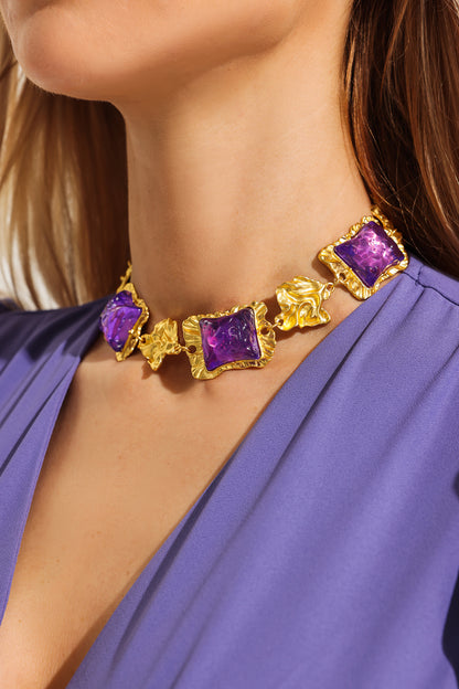 Pendientes y collar de acrílico morado cuadrado dimensional en tono dorado 
