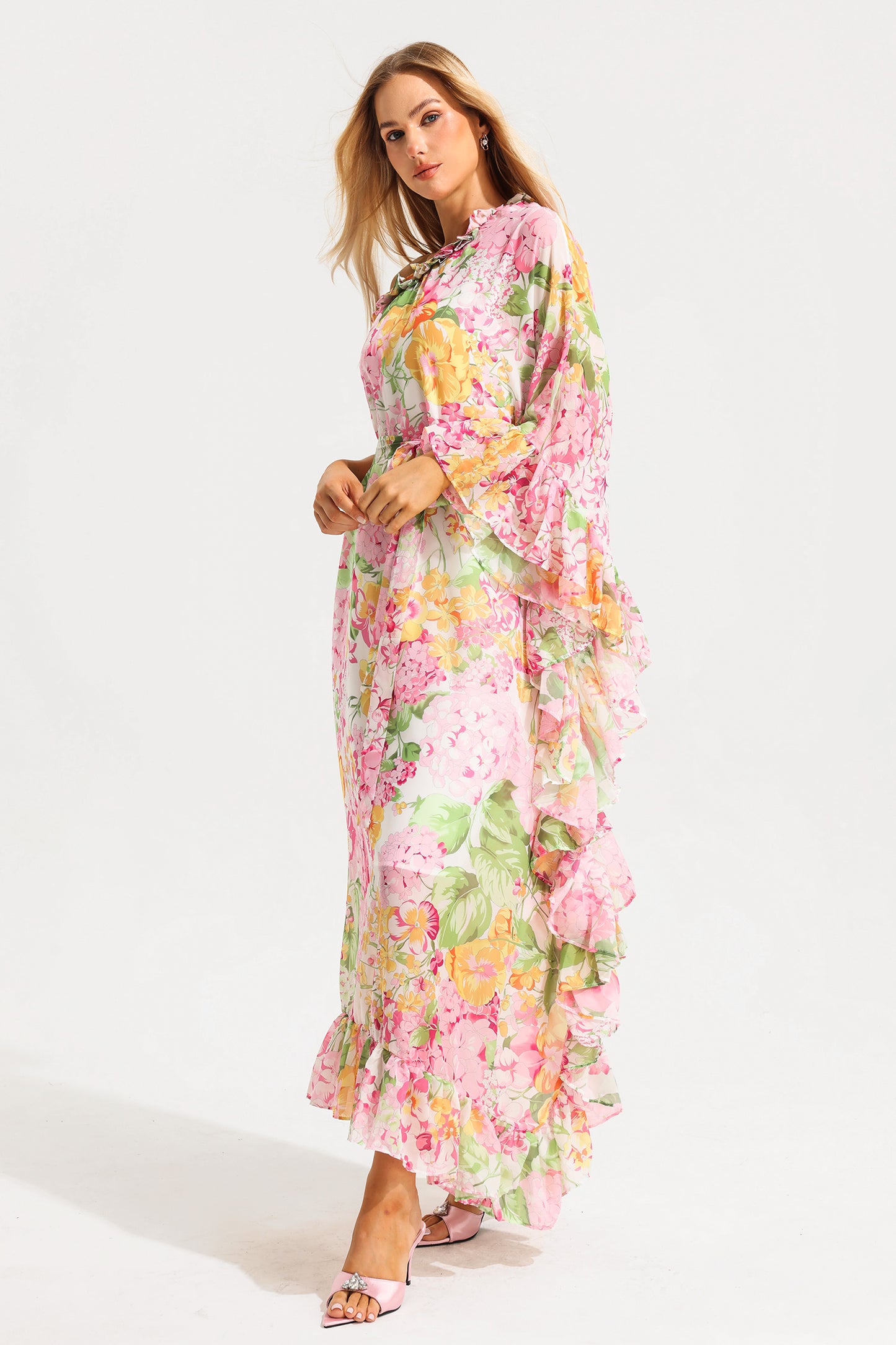 Vestido midi asimétrico de un solo hombro con volantes florales 