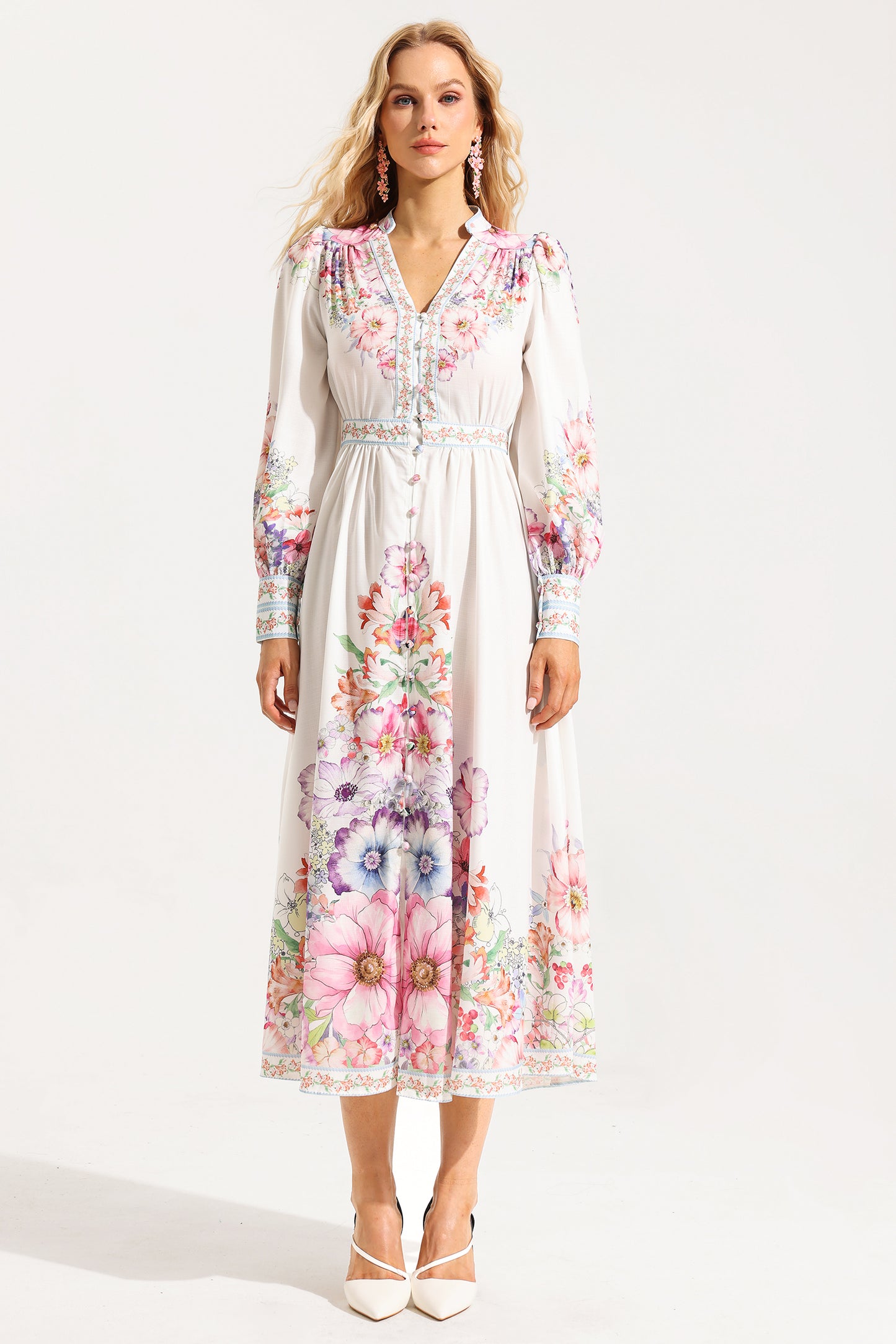 Vestido midi de manga larga con botones y volantes