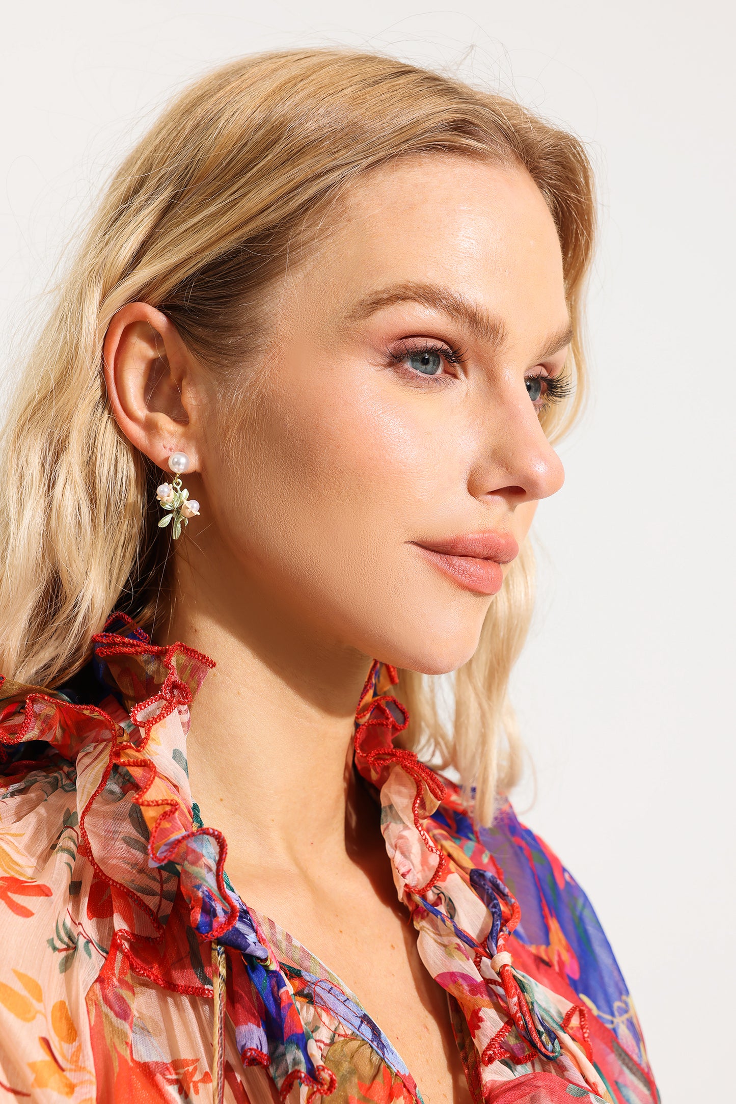 Pendientes colgantes con forma de flor de campana de perla 