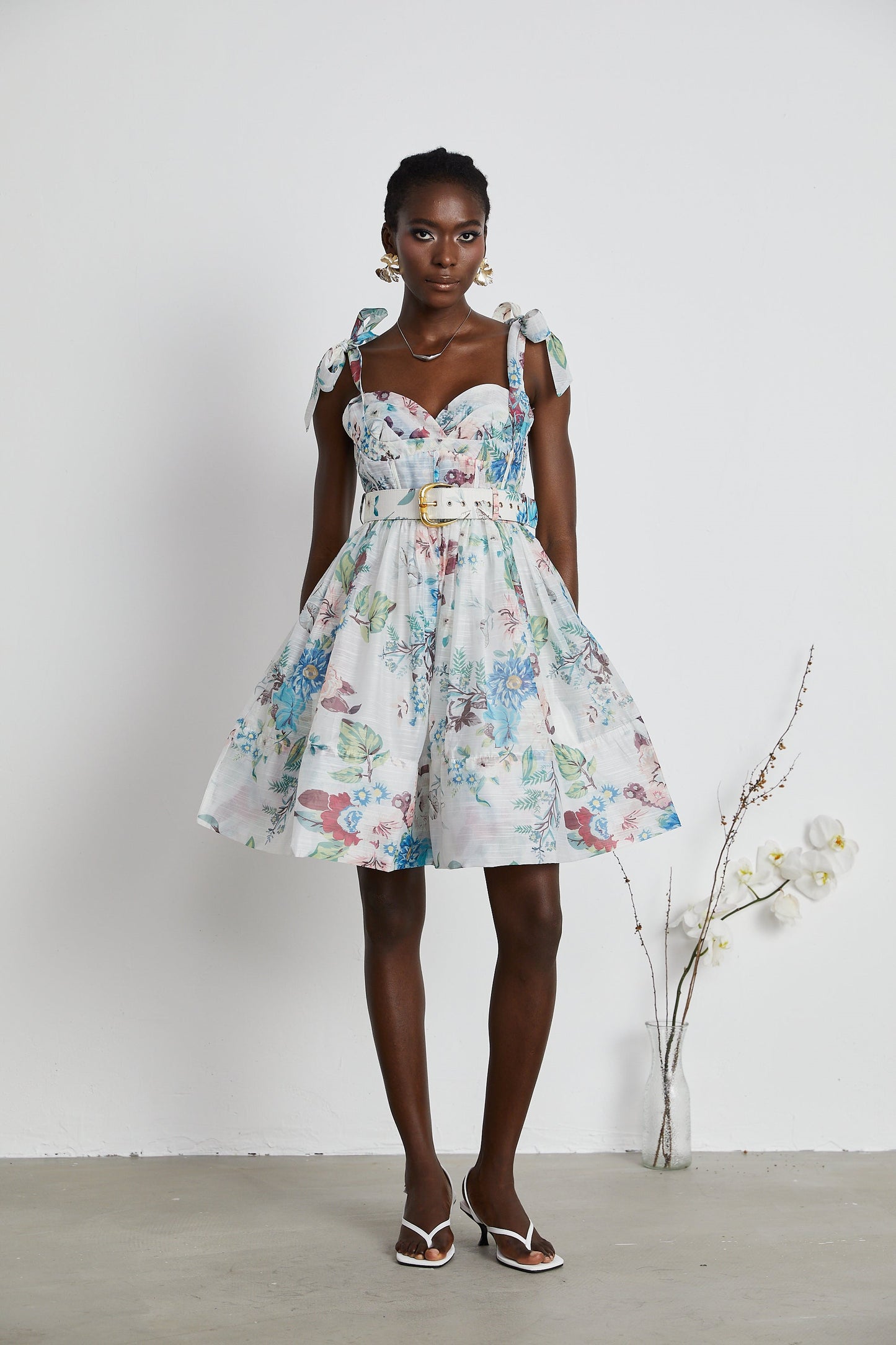 Vestido mini con cinturón y estampado floral Ophelia 