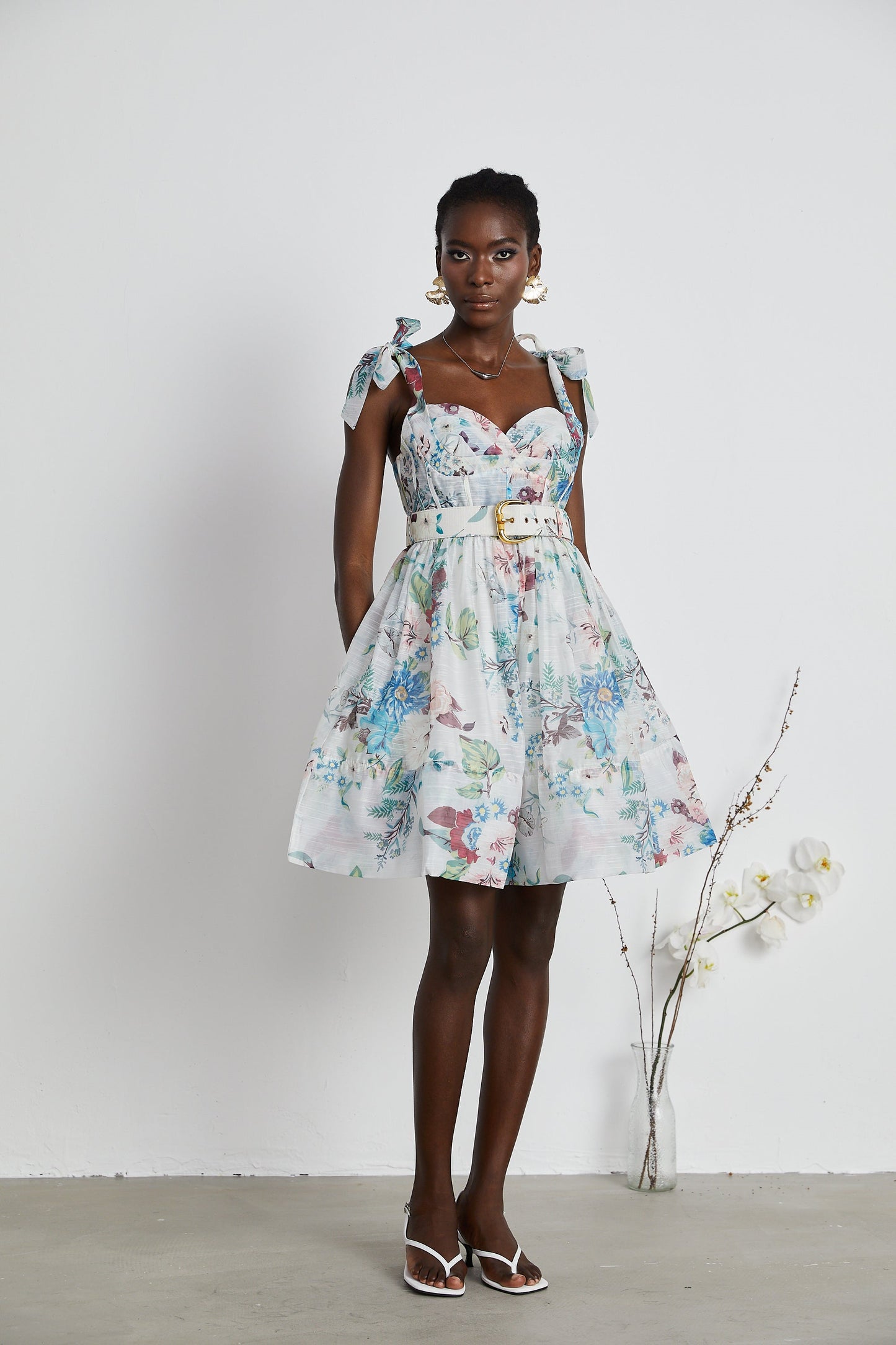 Vestido mini con cinturón y estampado floral Ophelia 