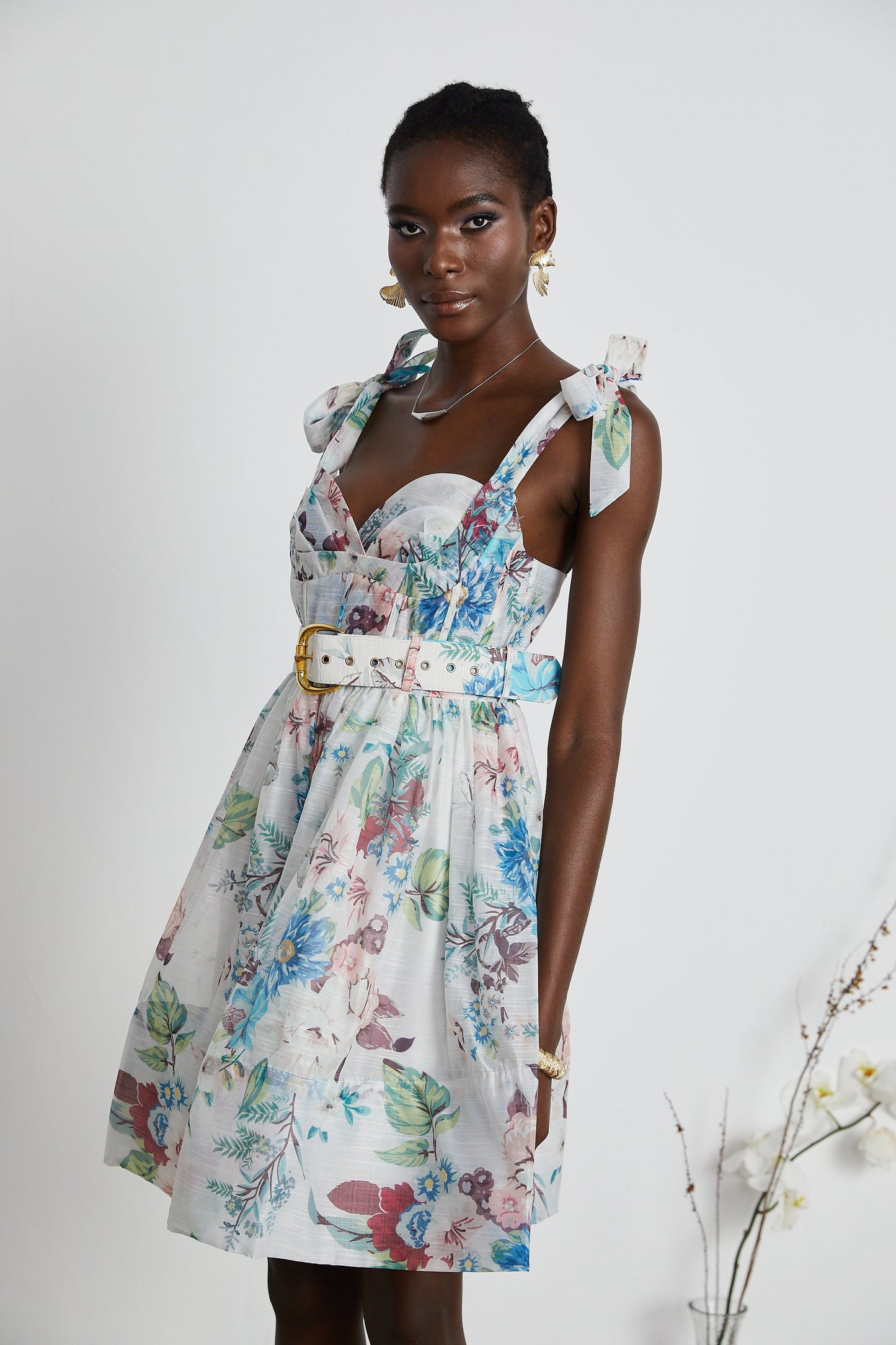 Vestido mini con cinturón y estampado floral Ophelia 