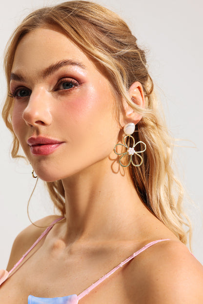 Pendientes de perlas de imitación de metal con forma floral 