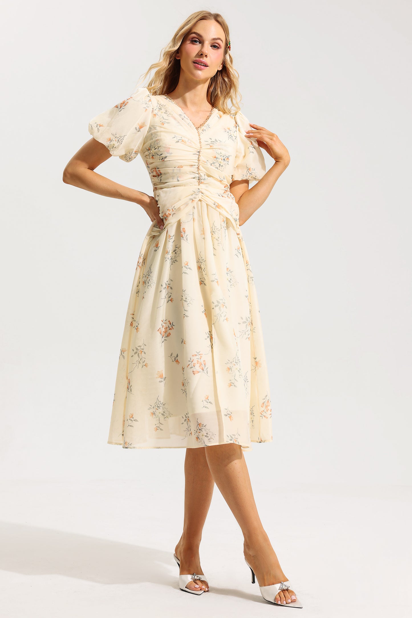 Vestido midi de manga corta con escote en V y estampado floral 