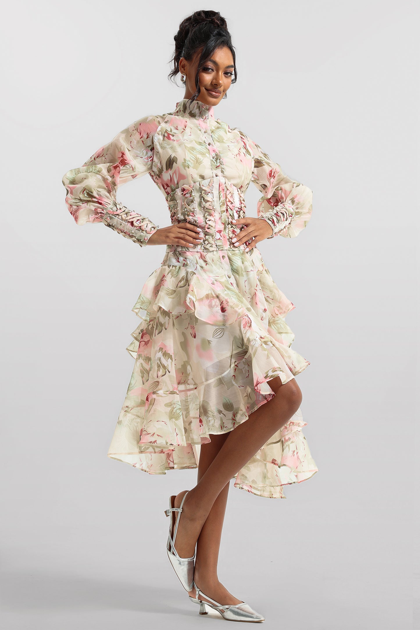 Vestido midi de malla con cuello alto y mangas farol estampadas 