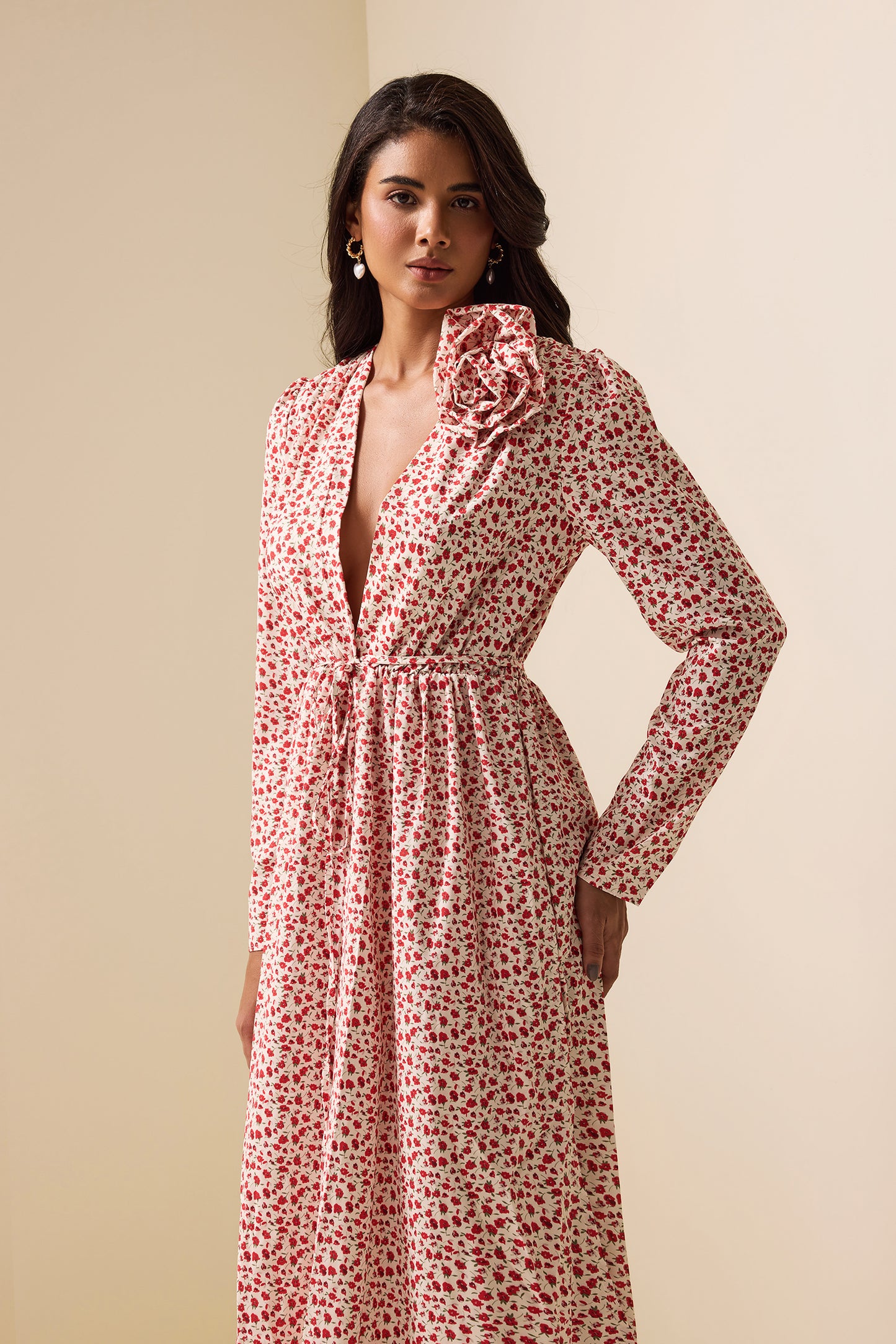 Vestido midi con abertura y manga larga con estampado floral 3D 