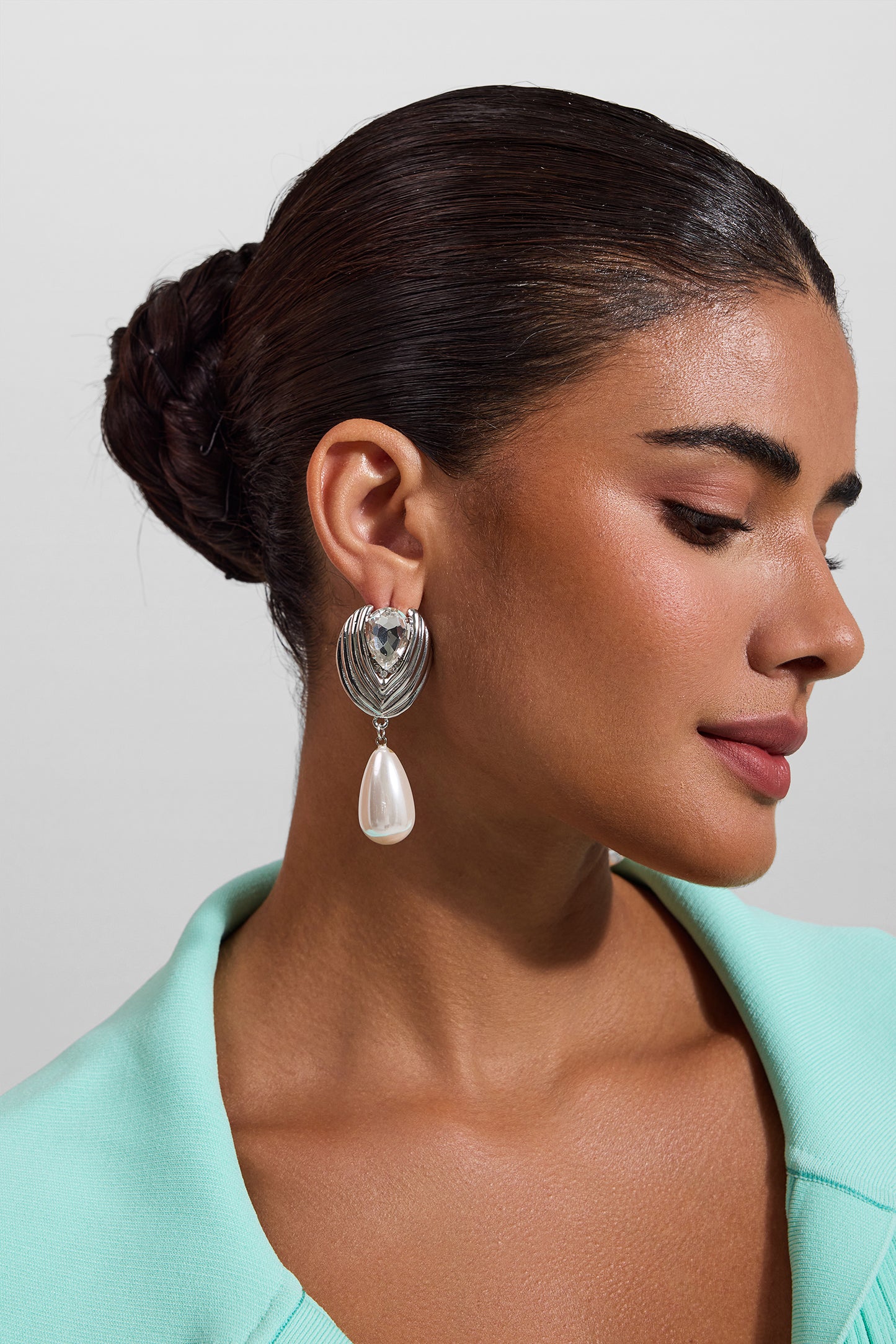 Pendientes de lágrima con diamantes falsos 