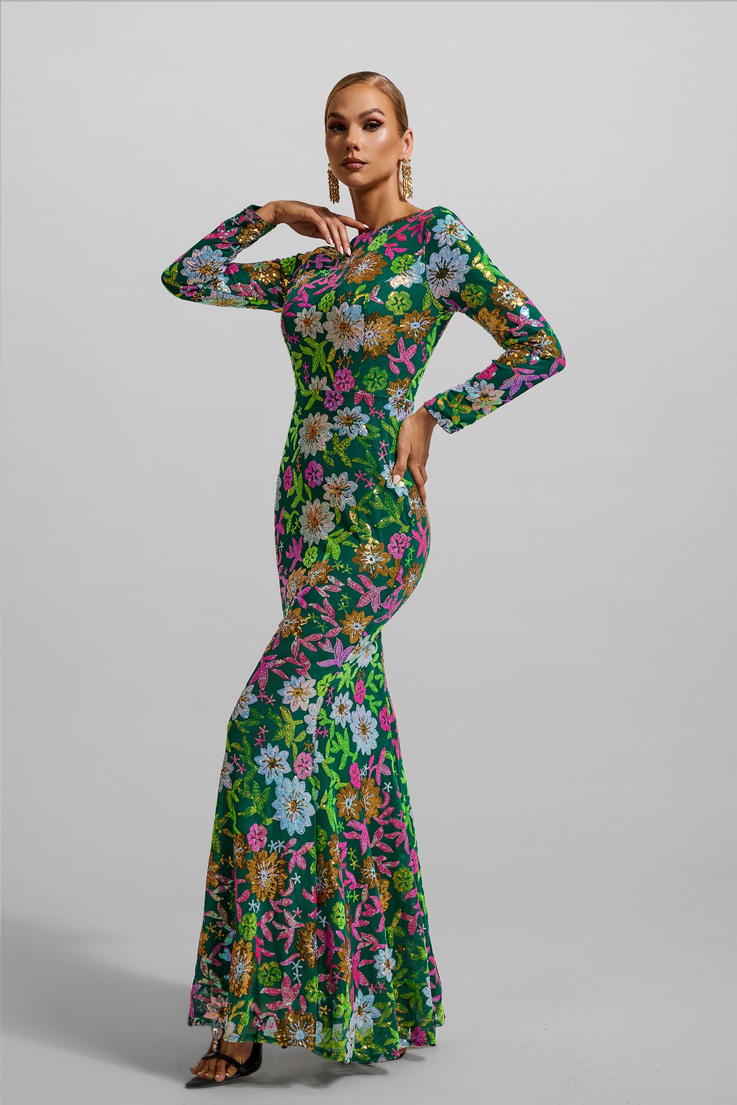 Vestido midi de manga larga con cuello redondo y lentejuelas 