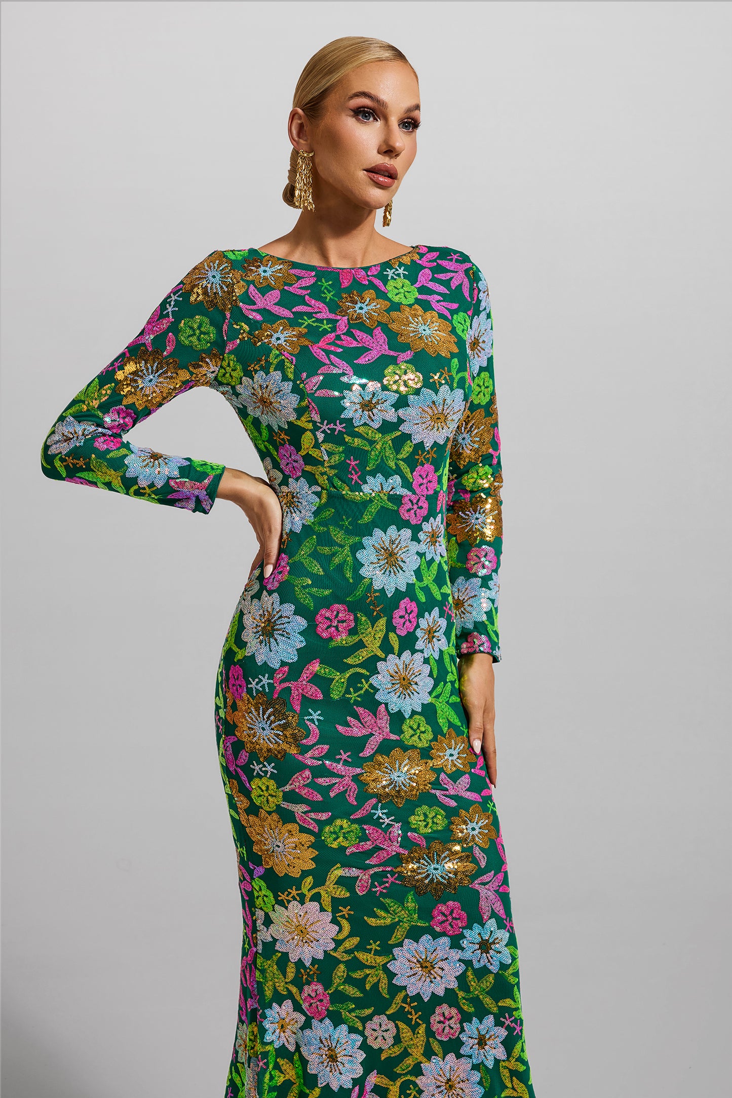 Vestido midi de manga larga con cuello redondo y lentejuelas 