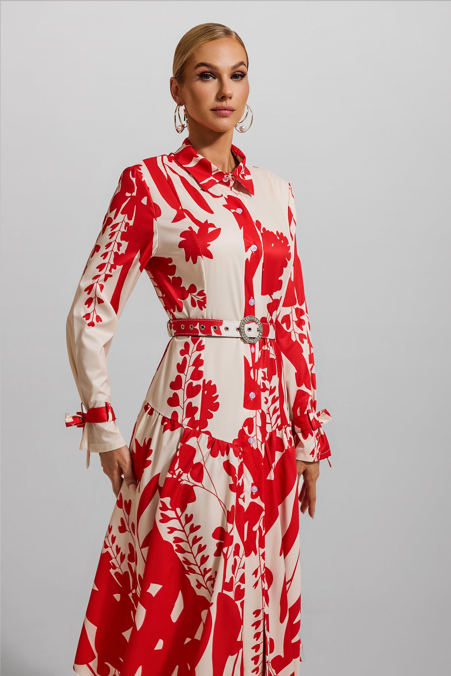 Vestido midi floral con encaje y cinturón 