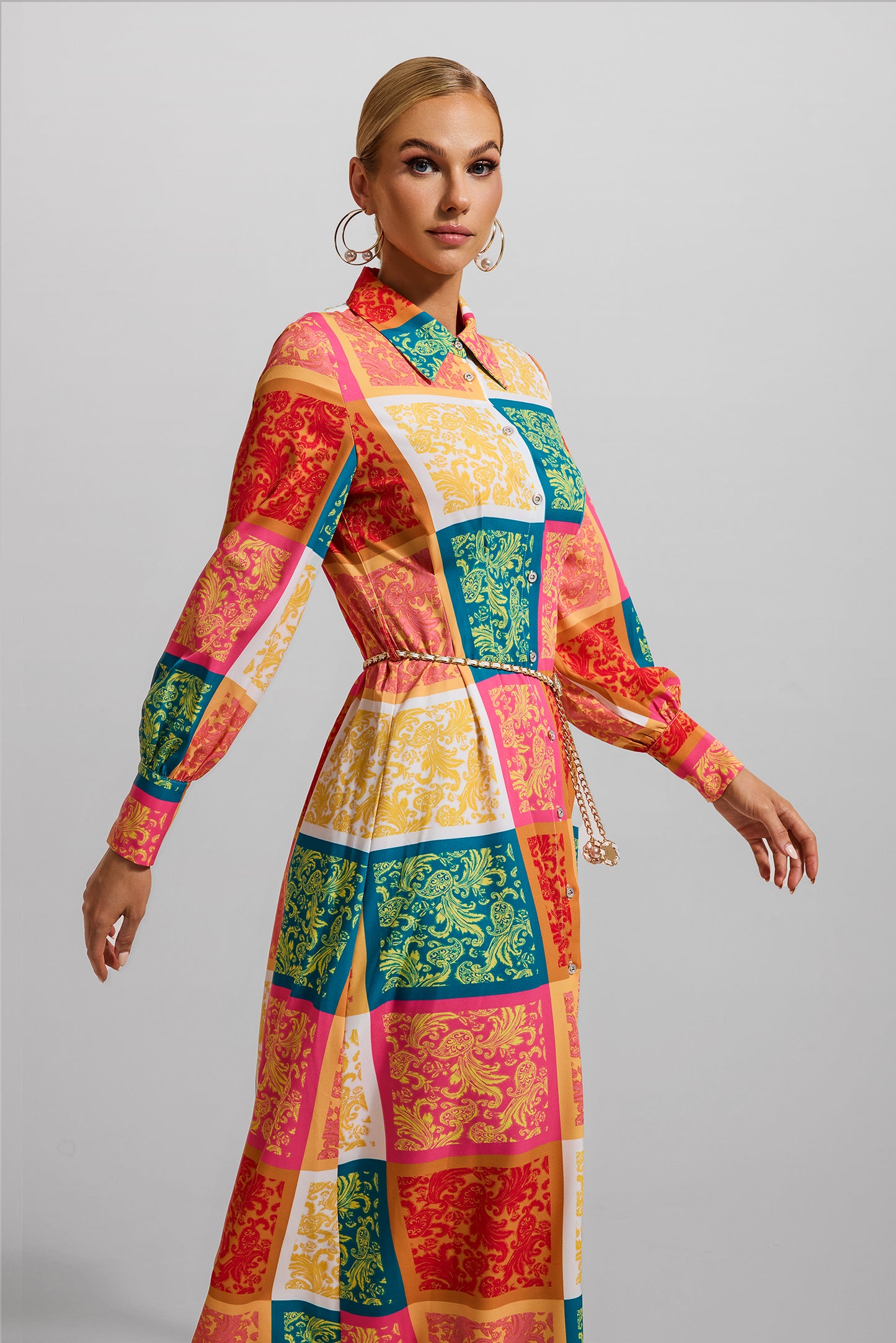 Vestido midi con cuello camisero y estampado de patchwork con cinturón 