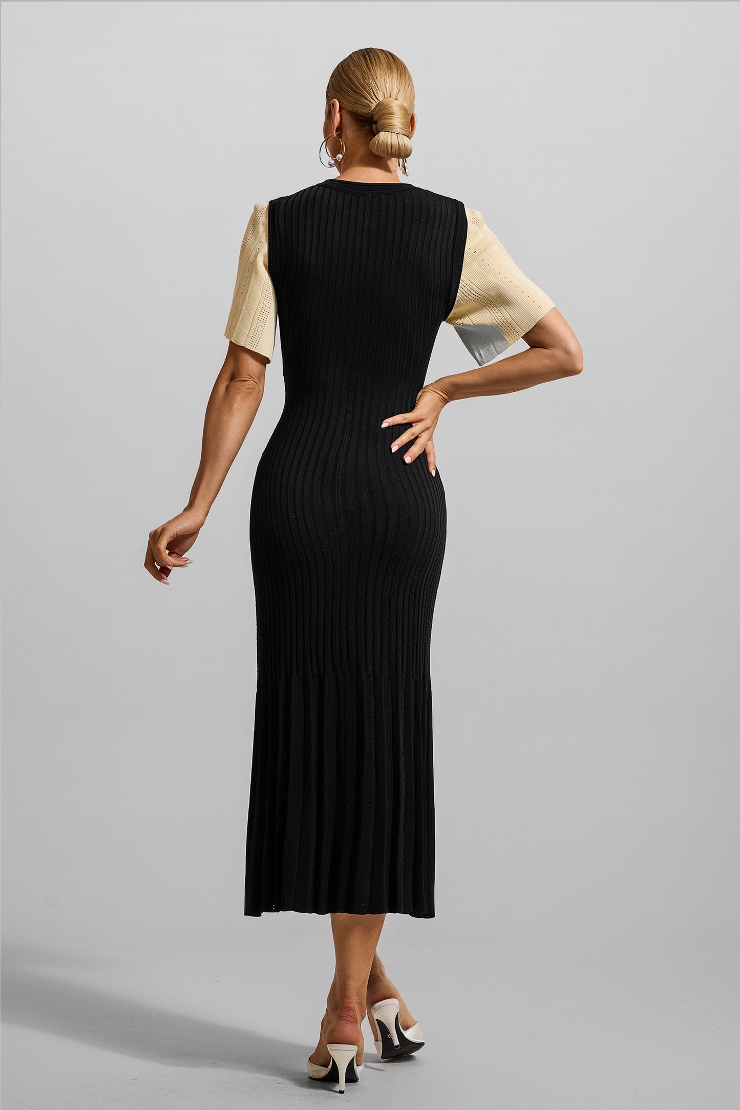 Vestido midi negro con botones de jersey 