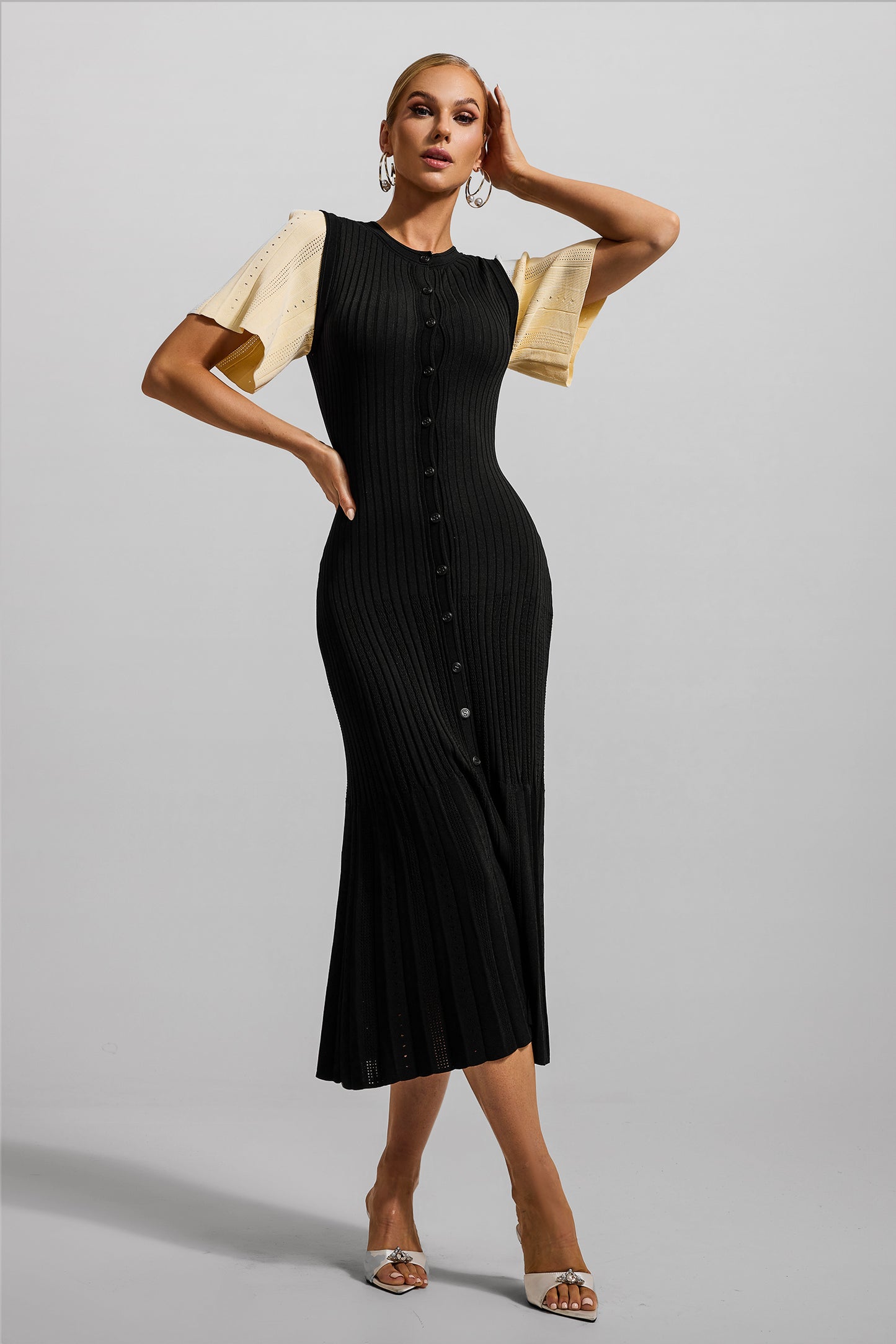 Vestido midi negro con botones de jersey 
