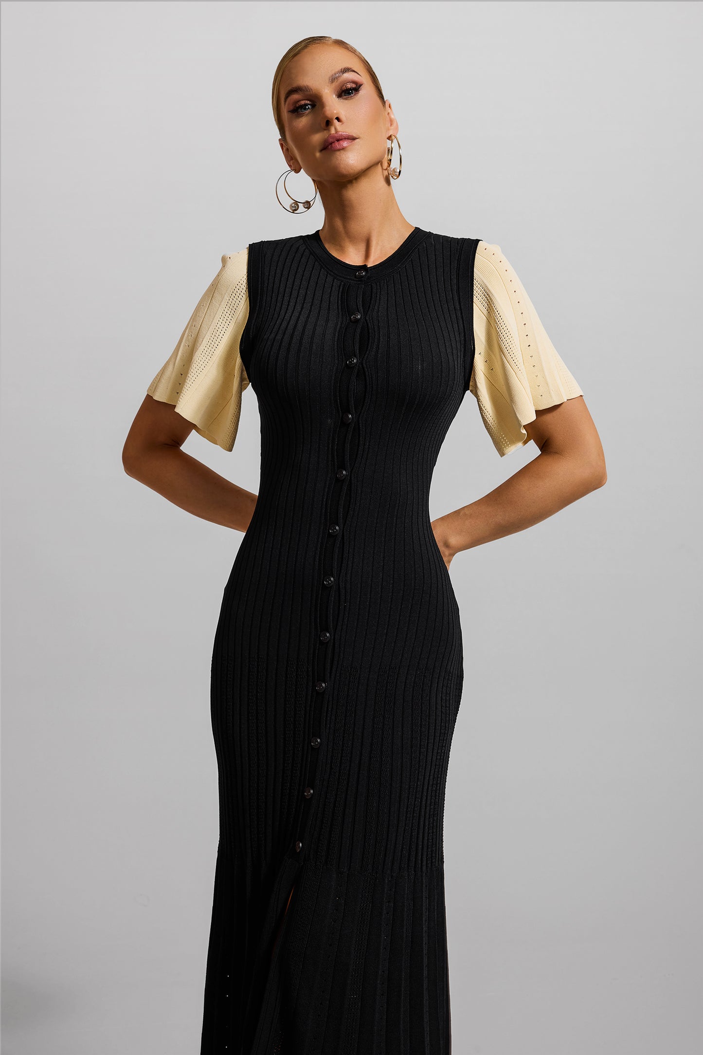 Vestido midi negro con botones de jersey 