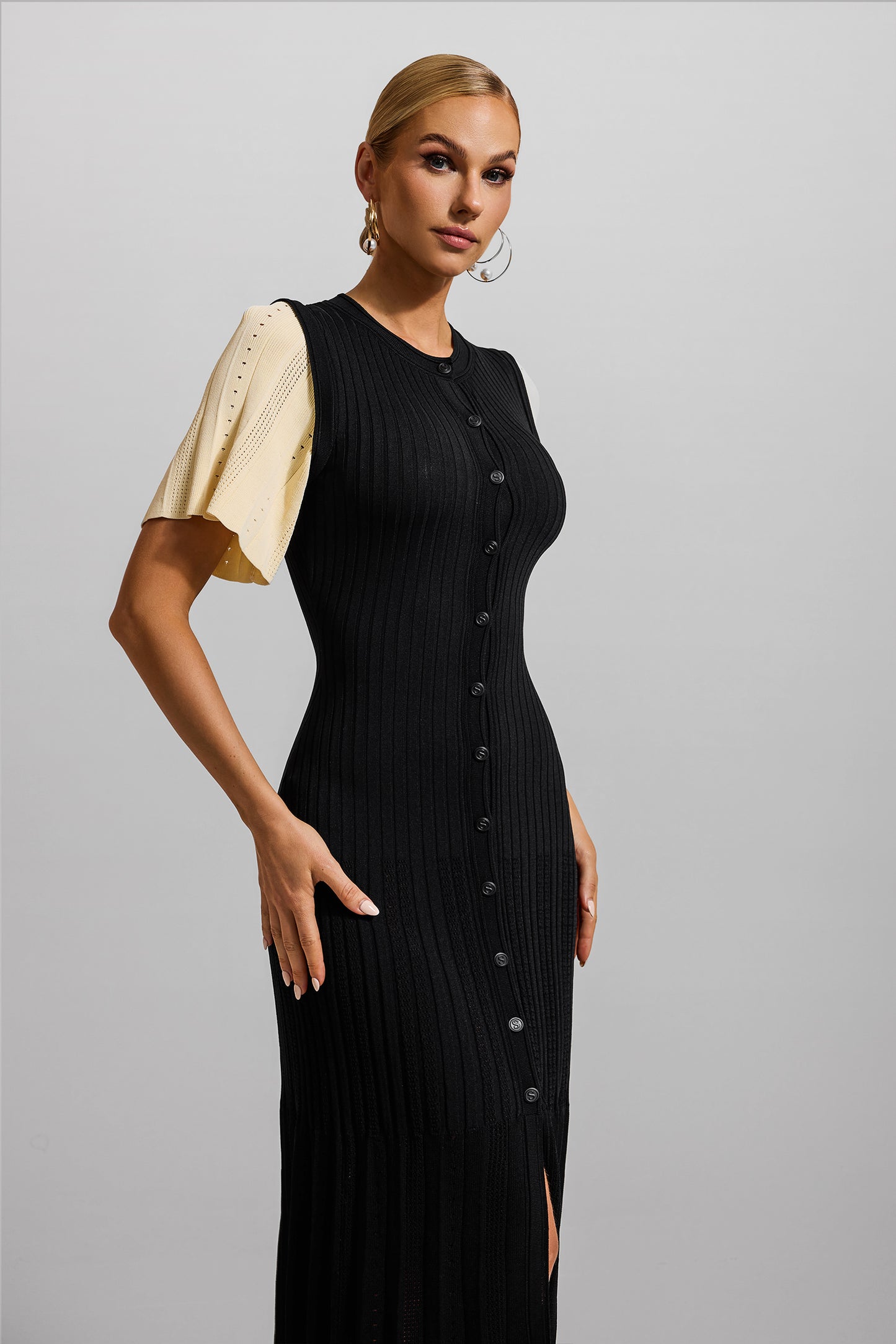 Vestido midi negro con botones de jersey 