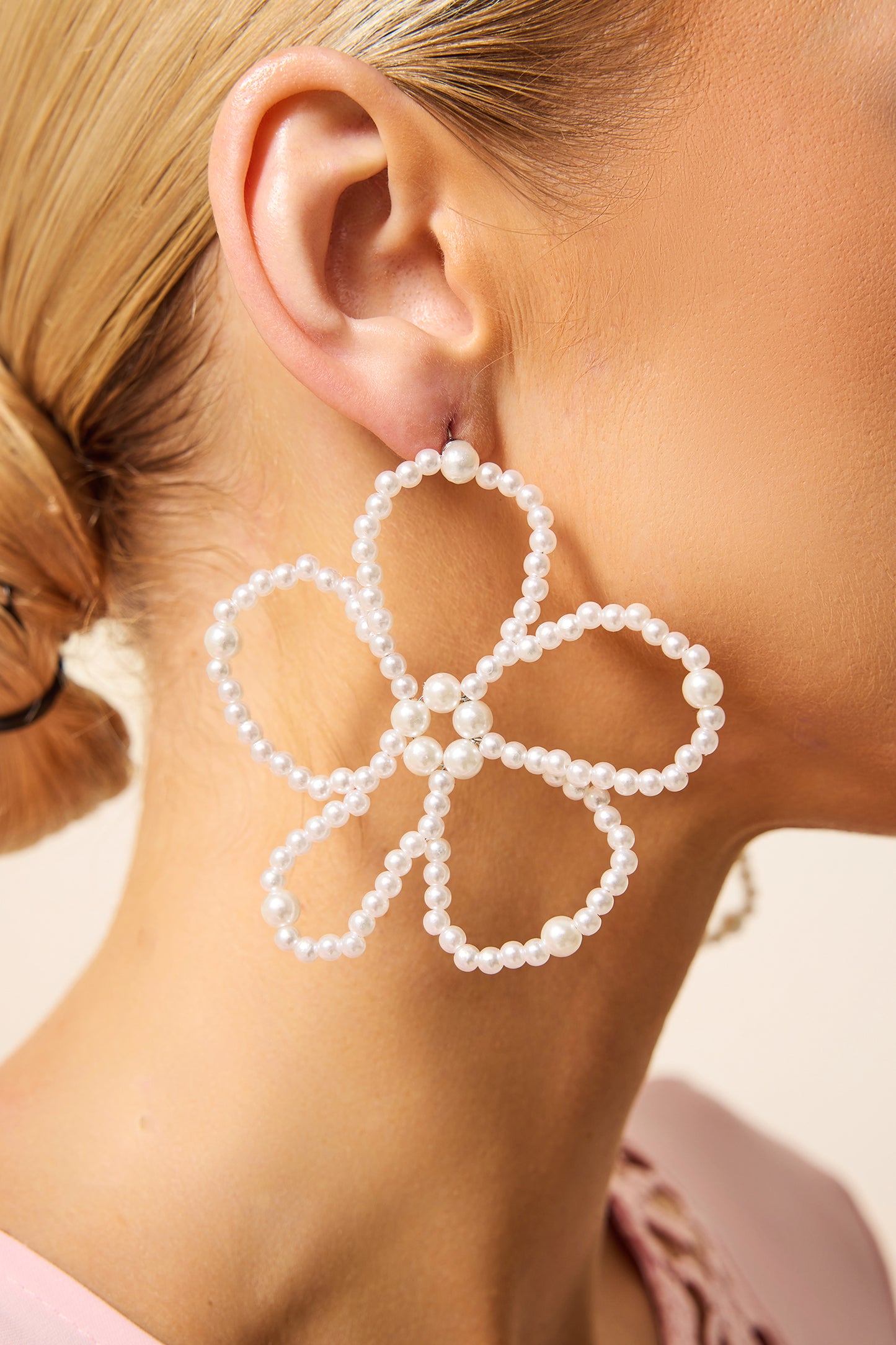 Pendientes con forma de flor de perla sintética 