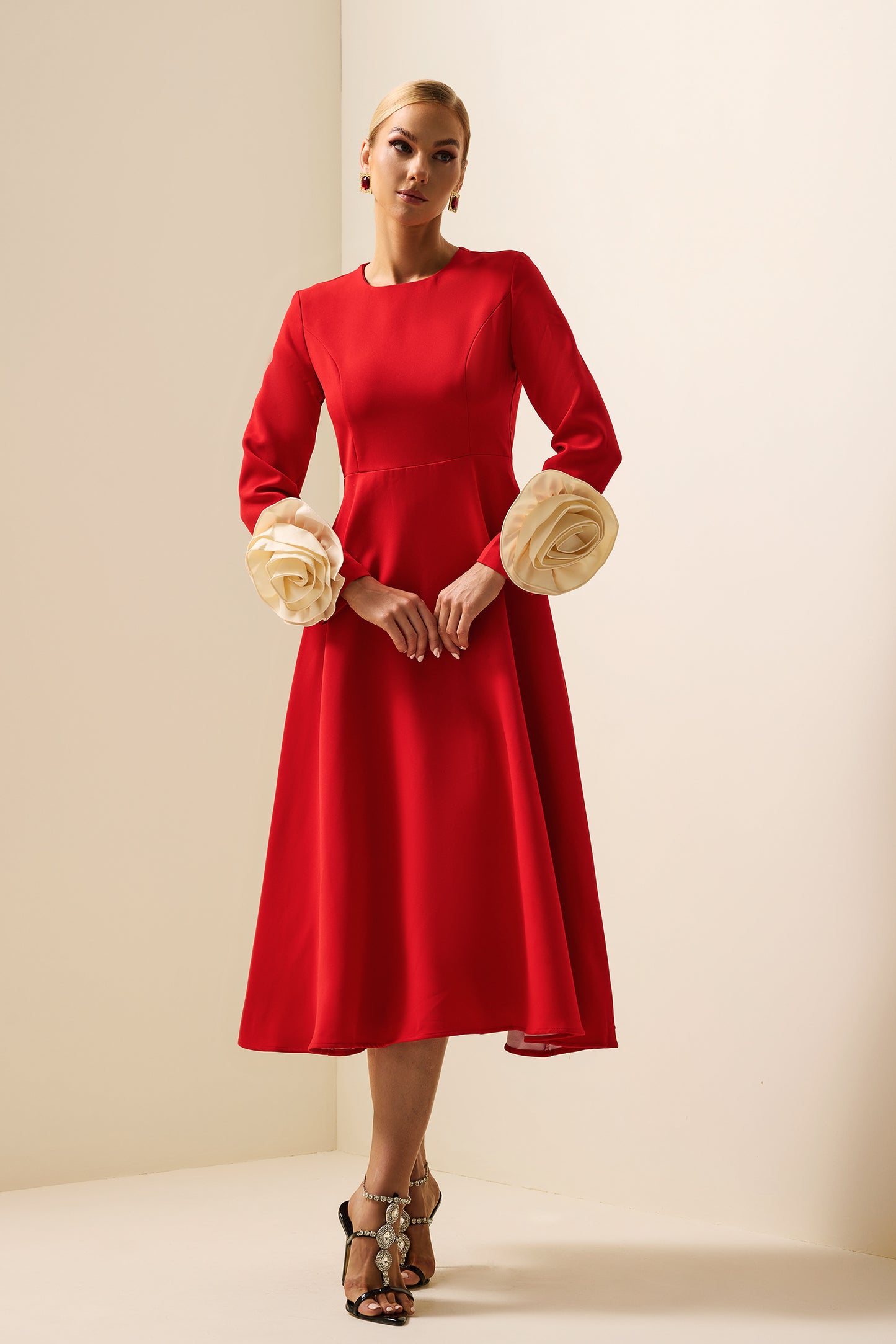 Vestido midi de manga larga con cuello redondo y flores 3D 