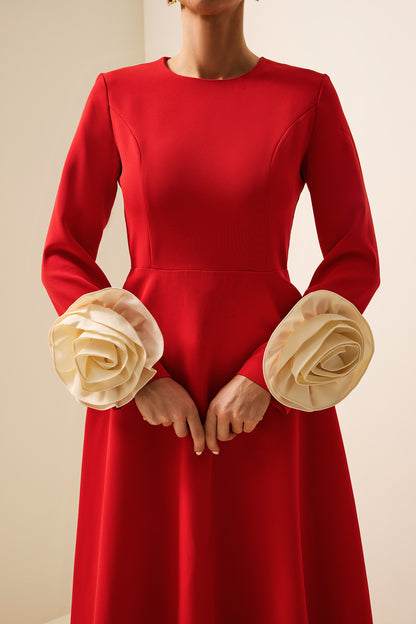 Vestido midi de manga larga con cuello redondo y flores 3D 