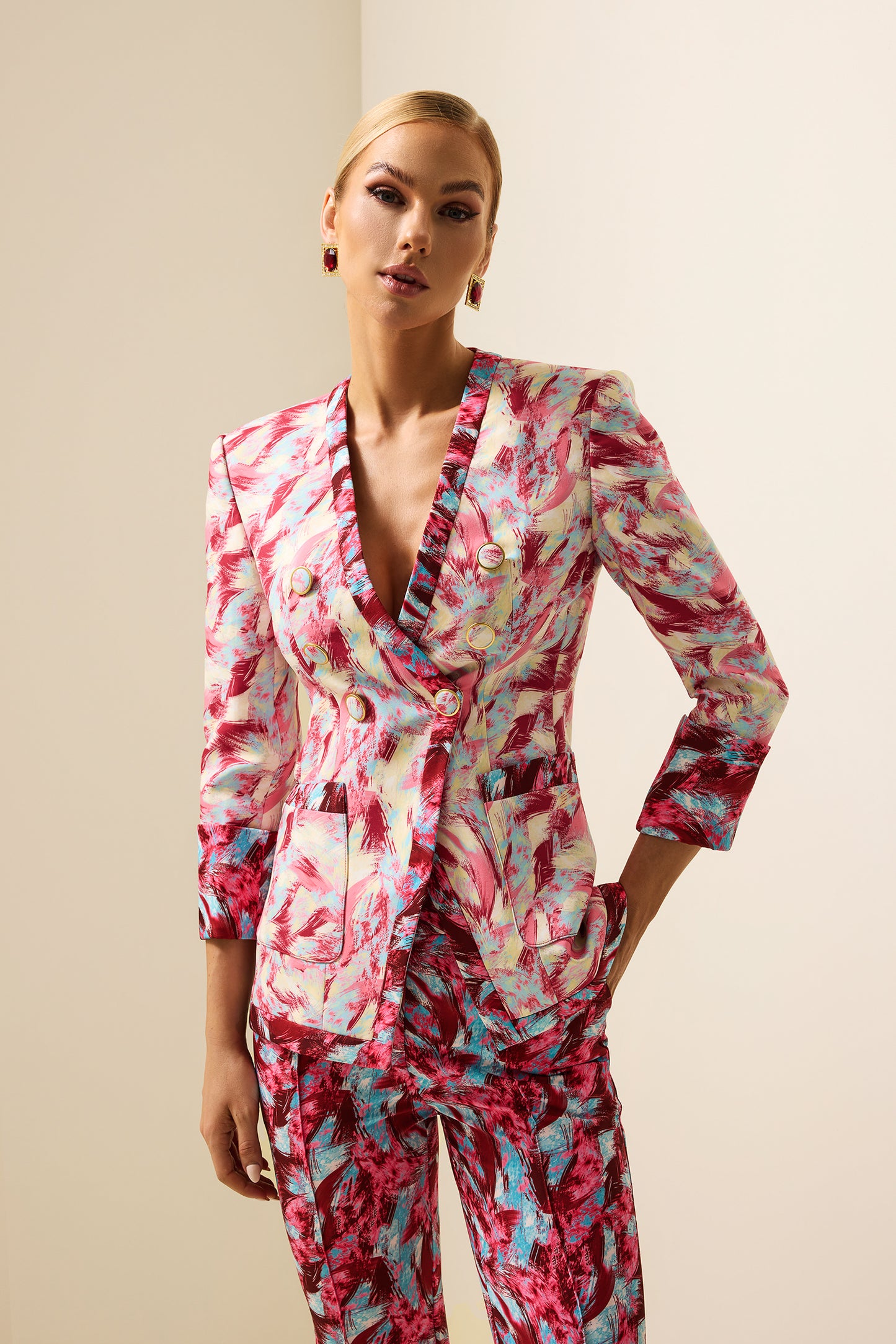 Blazer de manga larga con cuello en V y estampado de plumas 