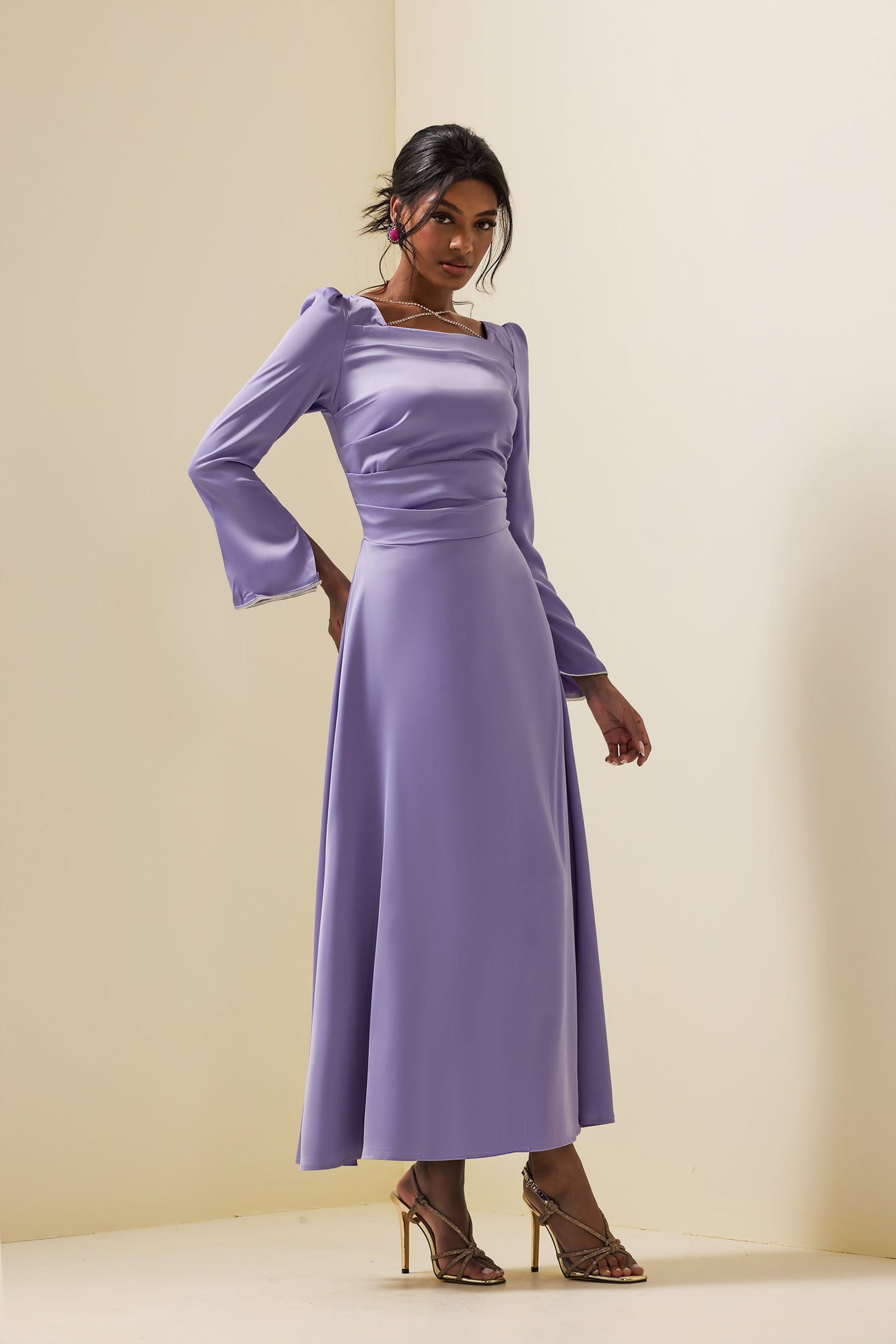 Vestido largo de satén liso con diamantes de imitación 