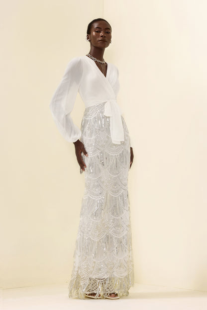 Vestido largo de manga larga con borlas y lentejuelas 